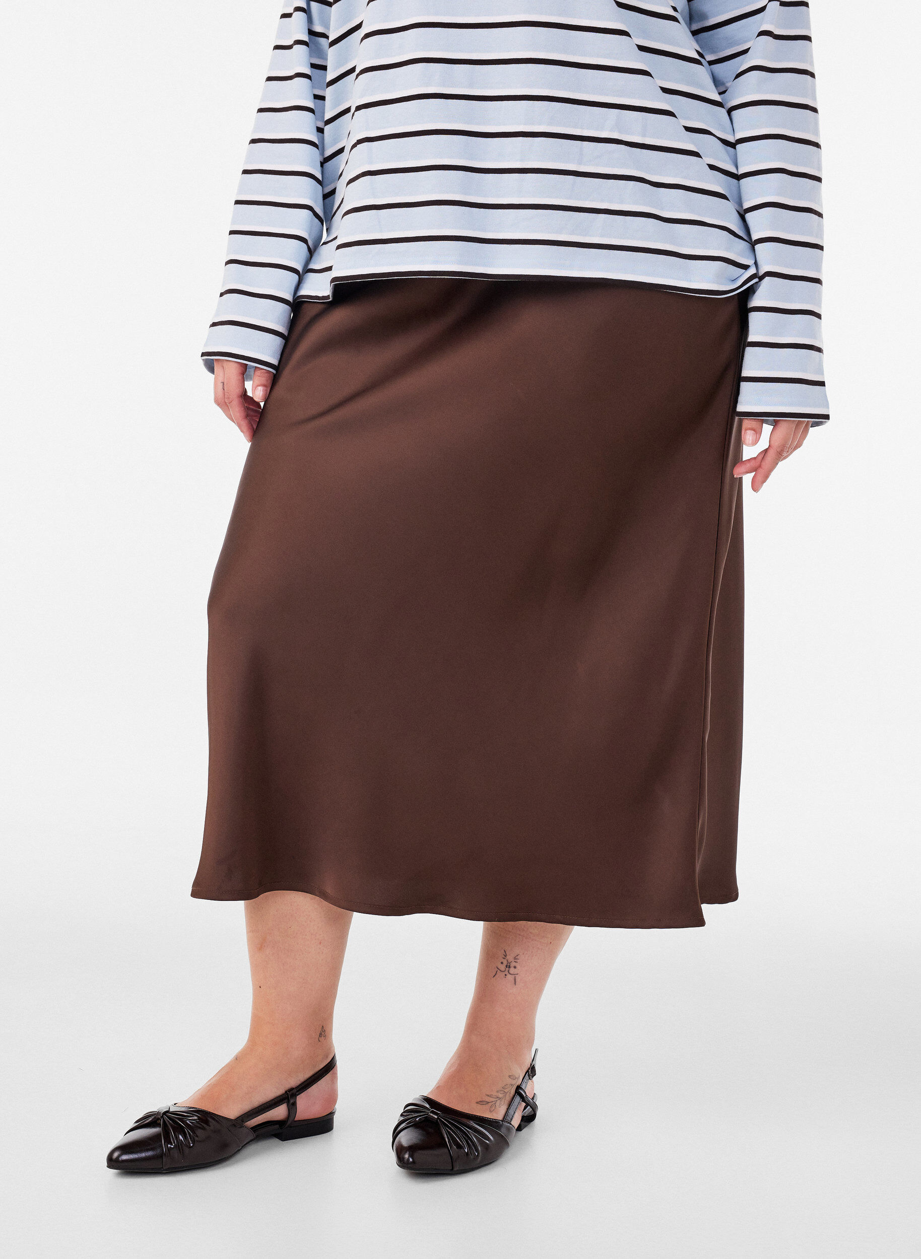 ZizzifashionSatin midi skirt, Brown, Model image number 2