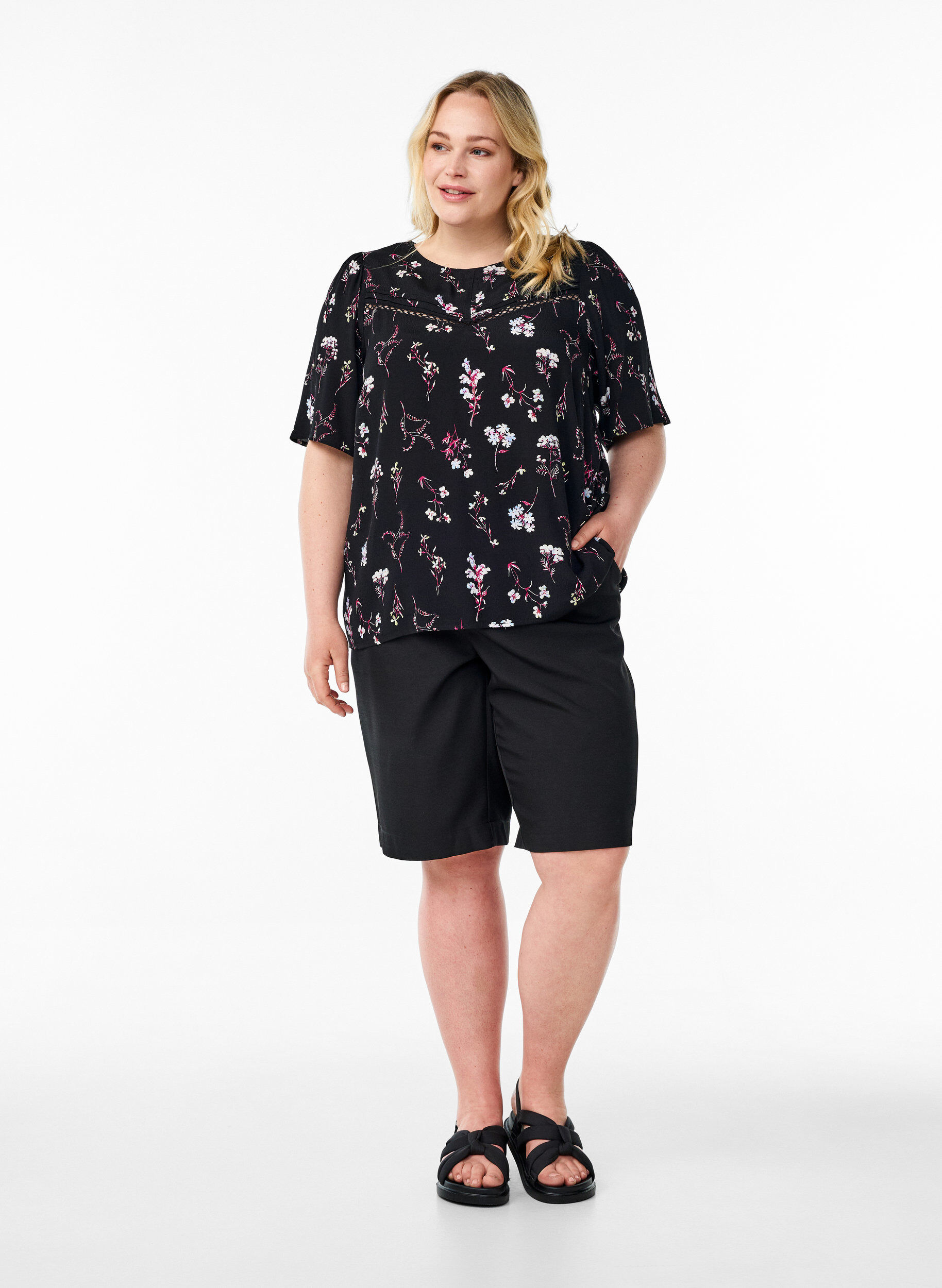 Zizzifashion Floral blouse with short sleeves, Black, Model image number 1