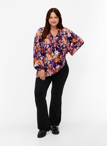 Long-sleeved viscose blouse with print, Pansy AOP, Model image number 2
