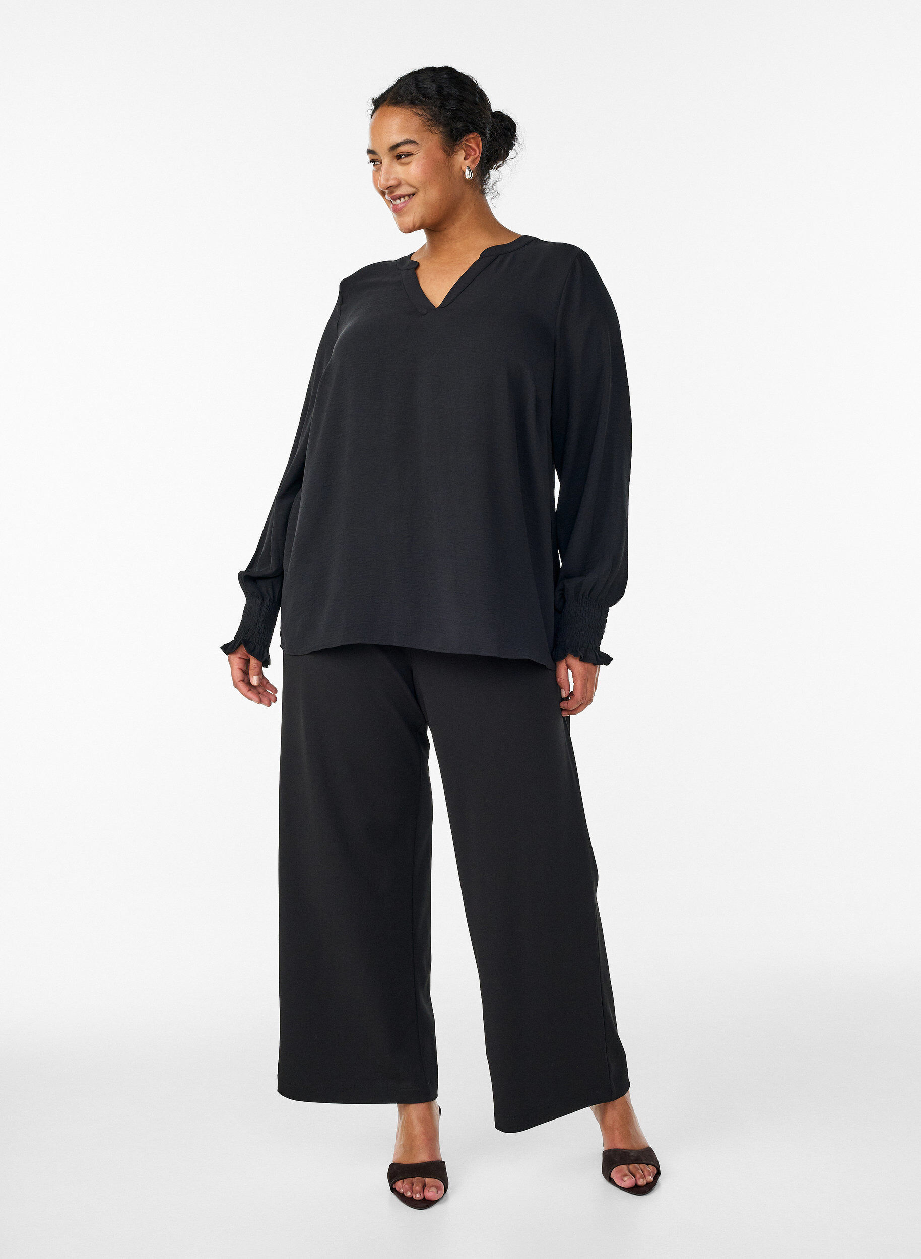 ZizzifashionBlouse with smock cuffs and V-neck, Black, Model image number 1