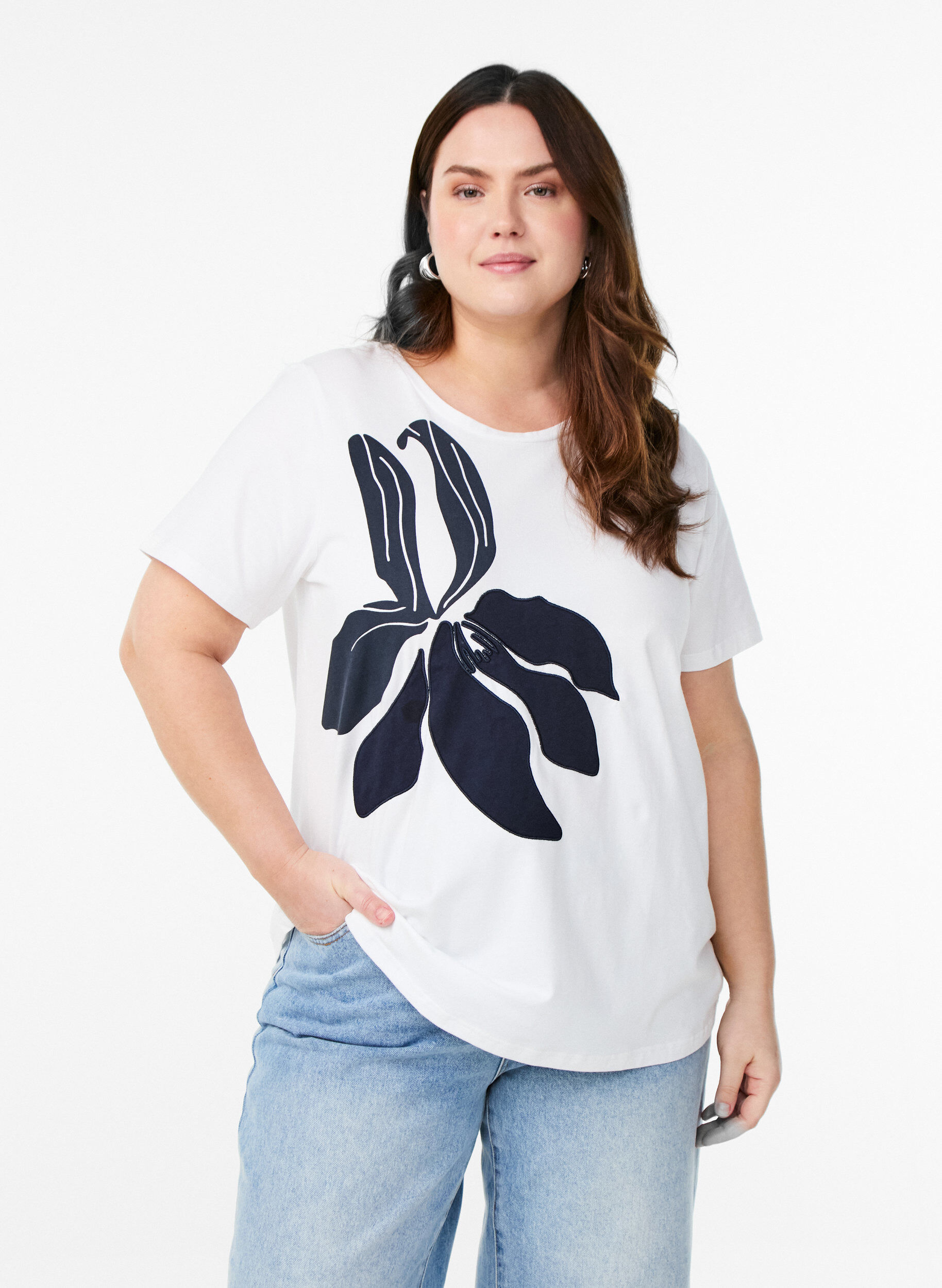 Zizzifashion T-shirt in organic cotton with floral print, B. White w. EMB, Model image number 0