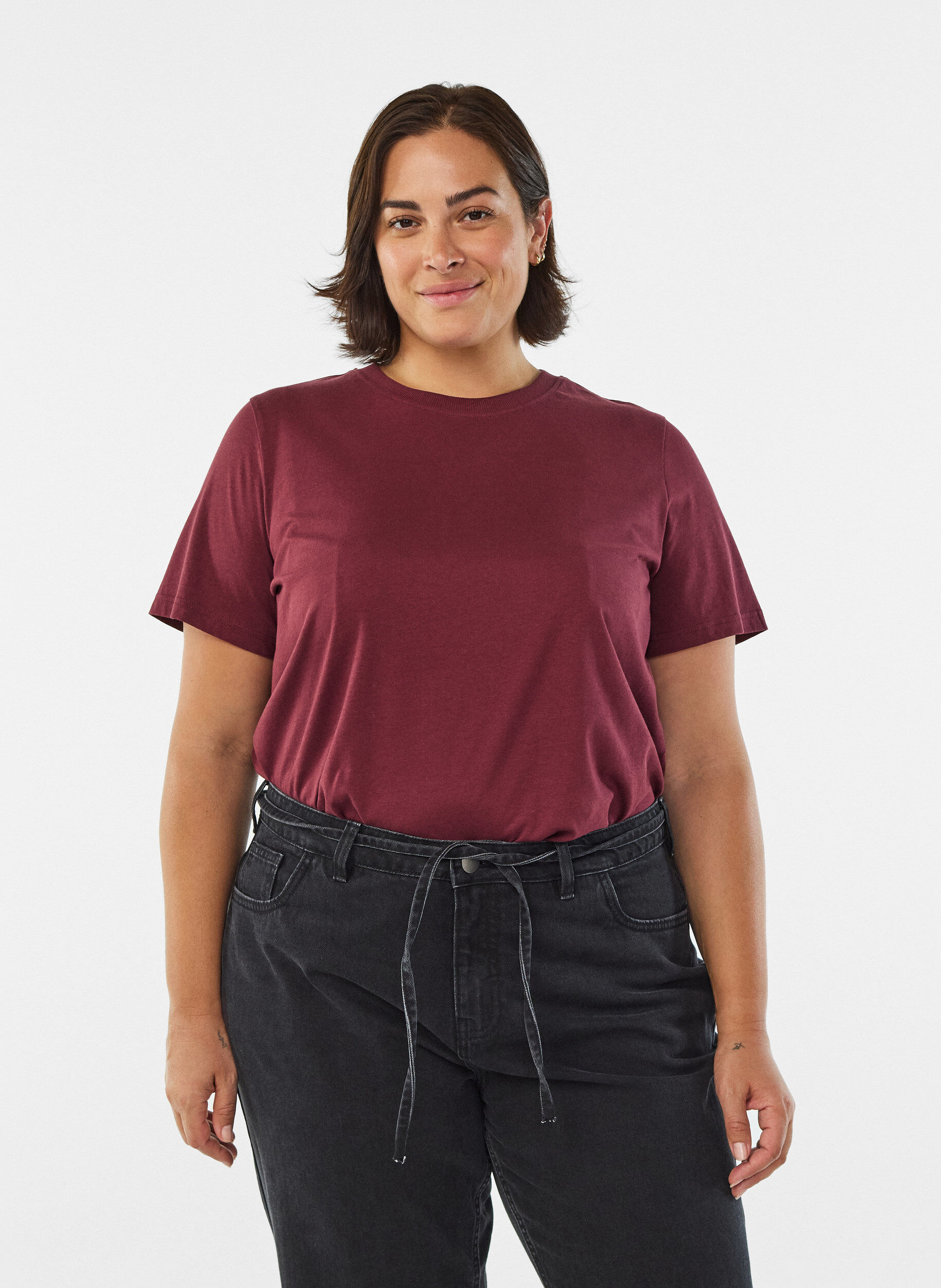 Basic cotton T-shirt with round neck, Dark Bordeaux, Model