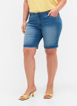 Slim fit Emily short with a regular waist, Light blue denim, Model image number 3