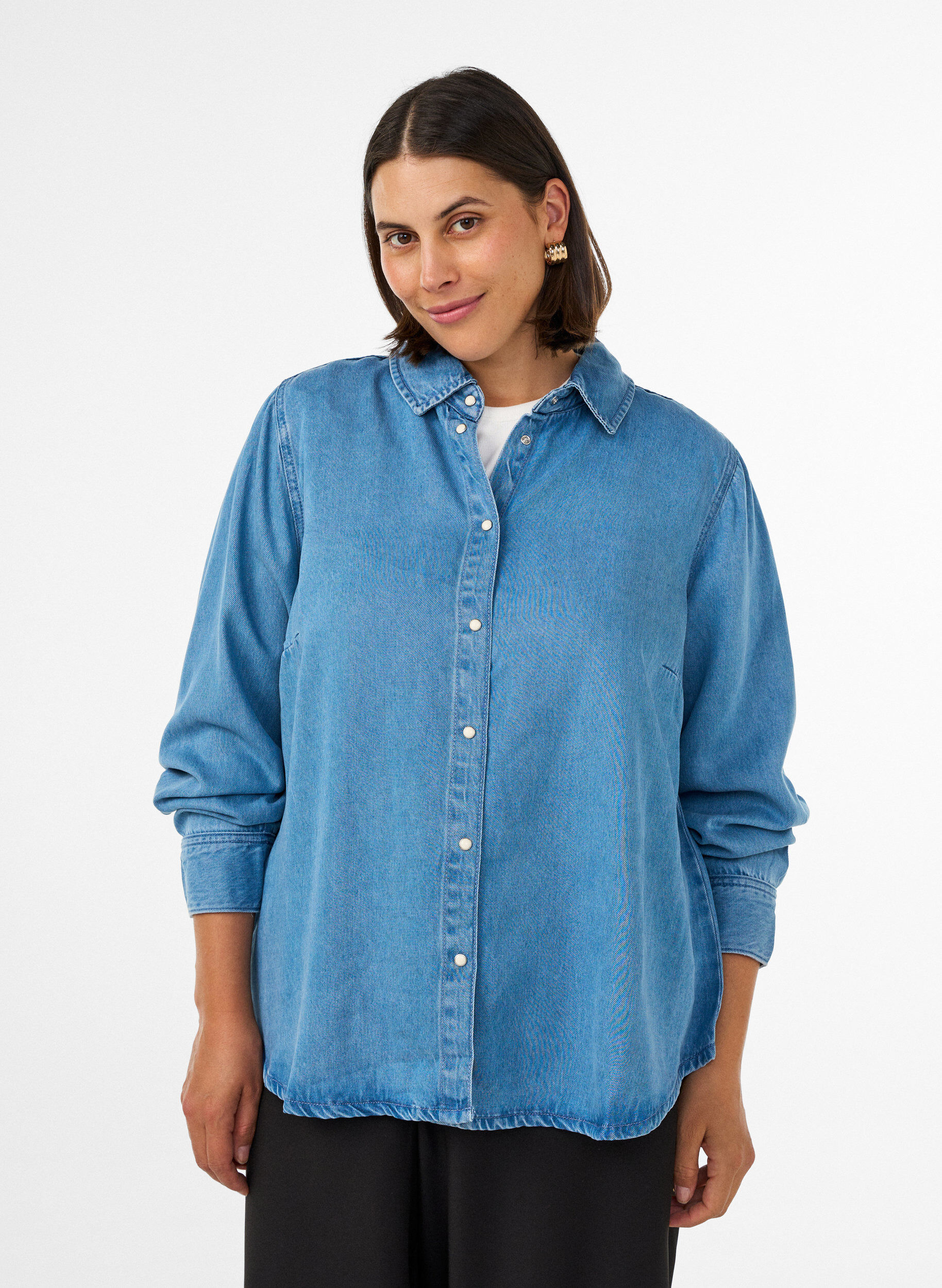 Denim shirt in lyocell with press studs, Light Blue, Model