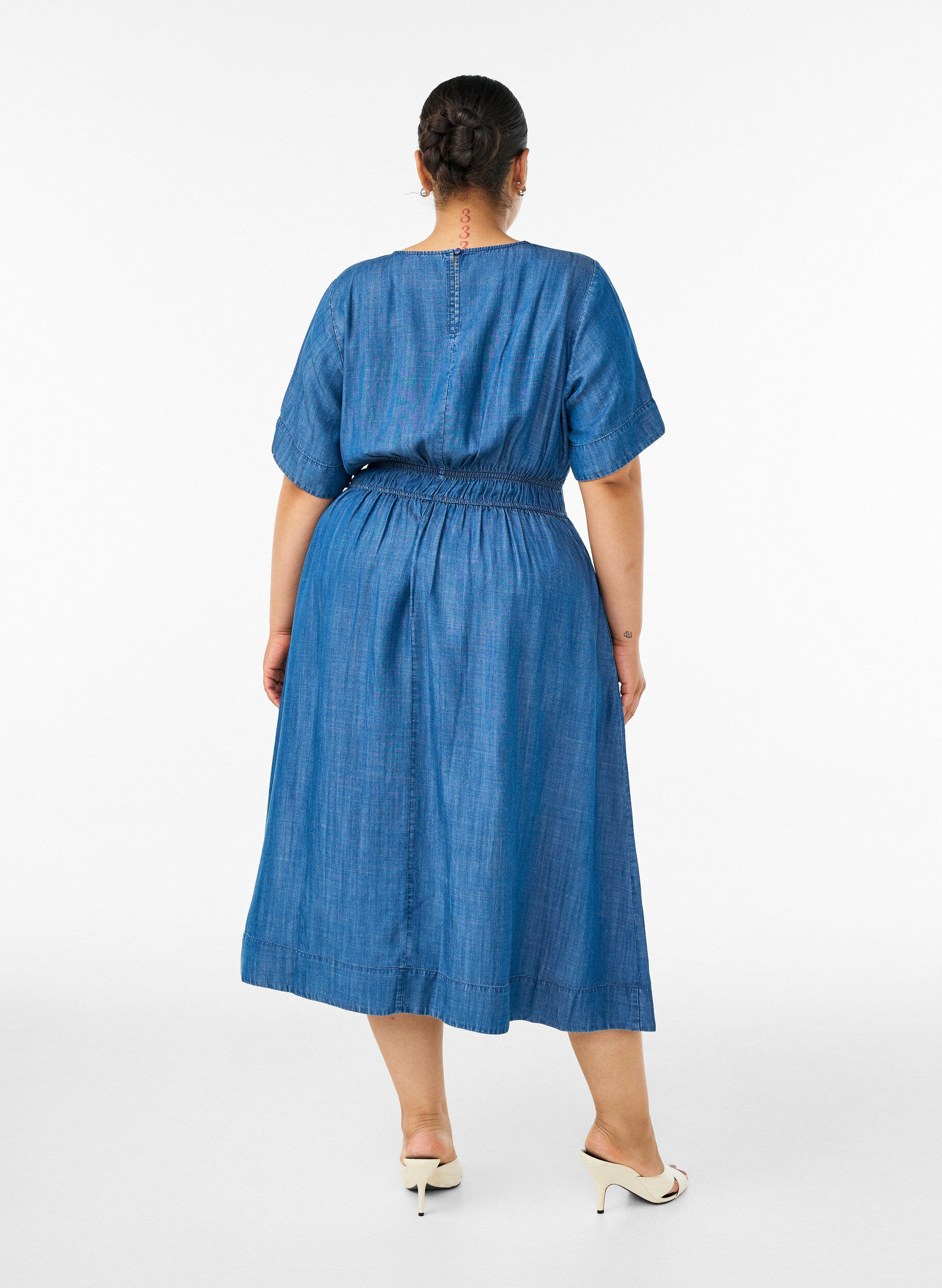 ZizzifashionMidi dress in a denim look with an elasticated waist, Blue, Model image number 1