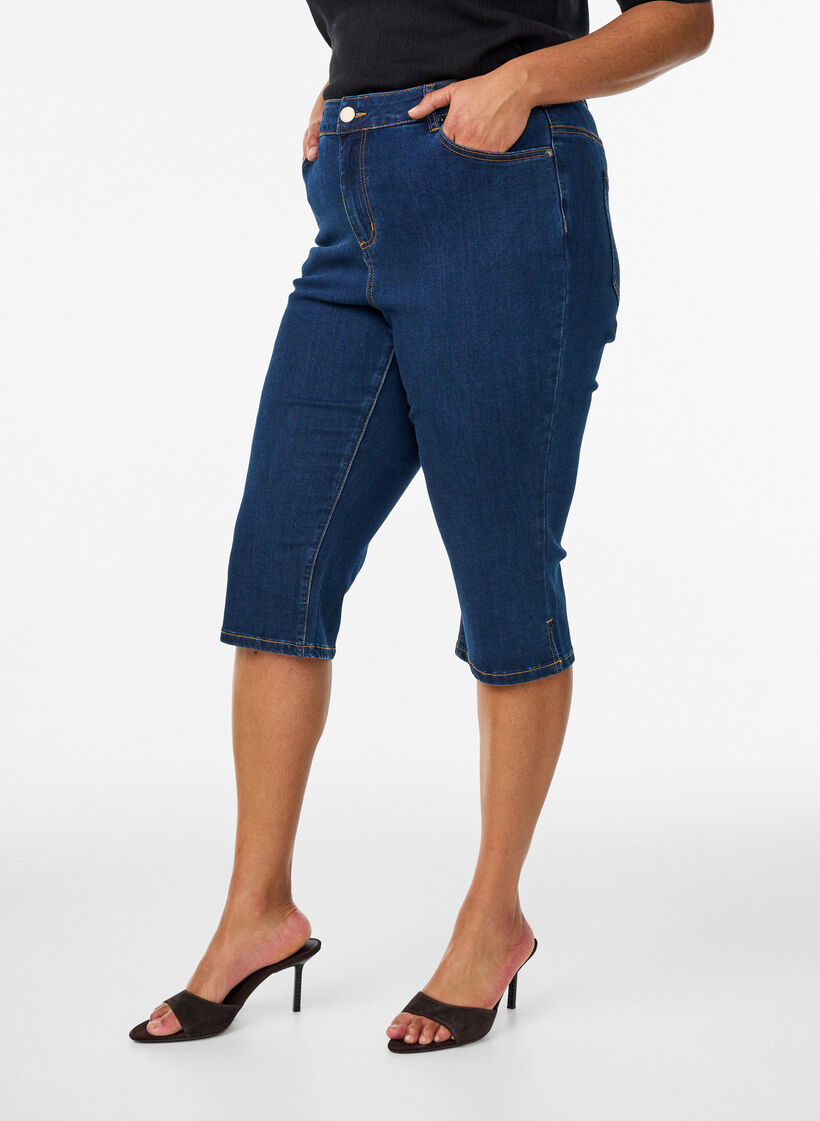 High-waisted slim fit capris in stretch denim, Blue, Model image number 2