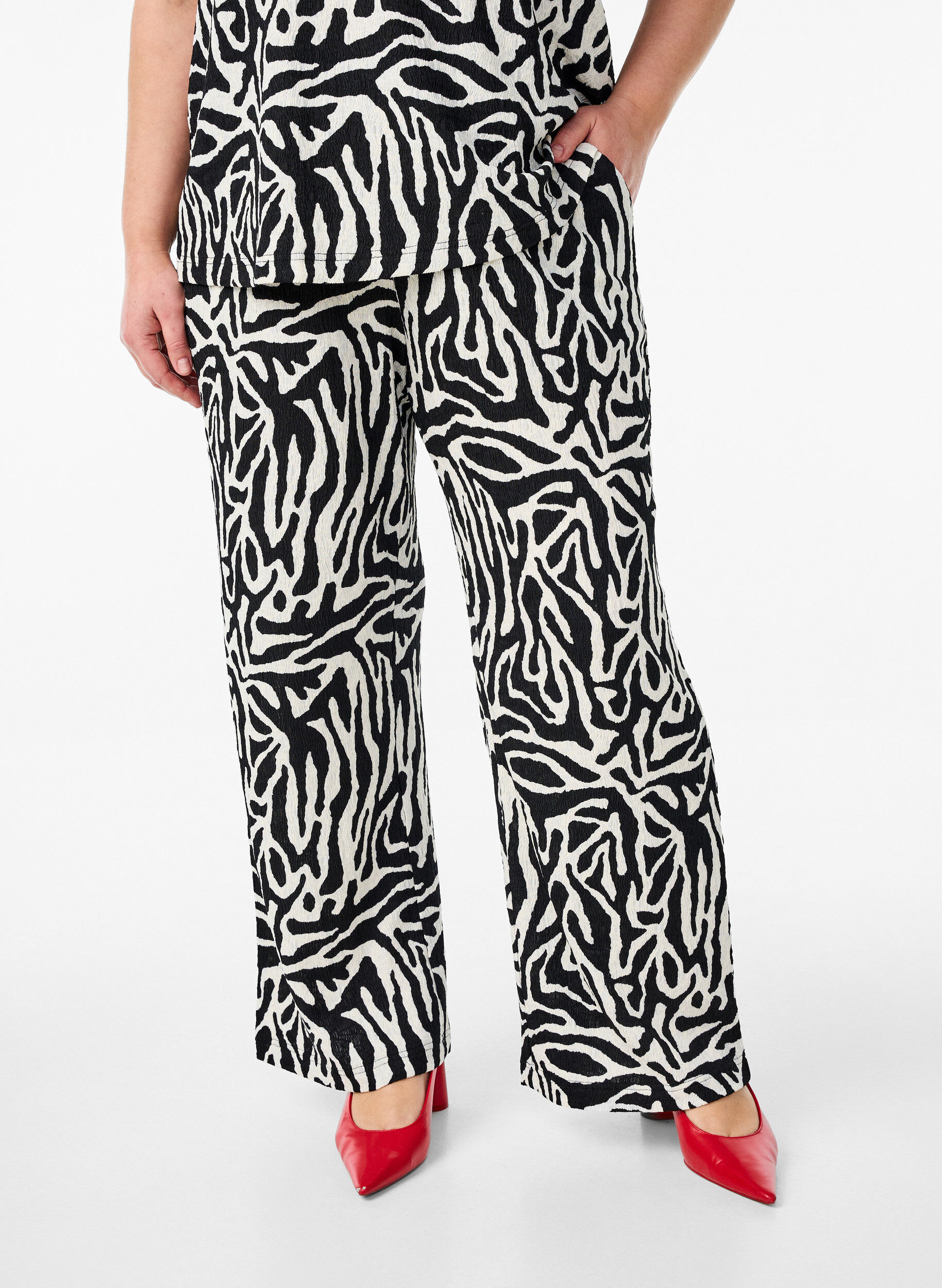 Zizzifashion Trousers with zebra print, Black, Model image number 2