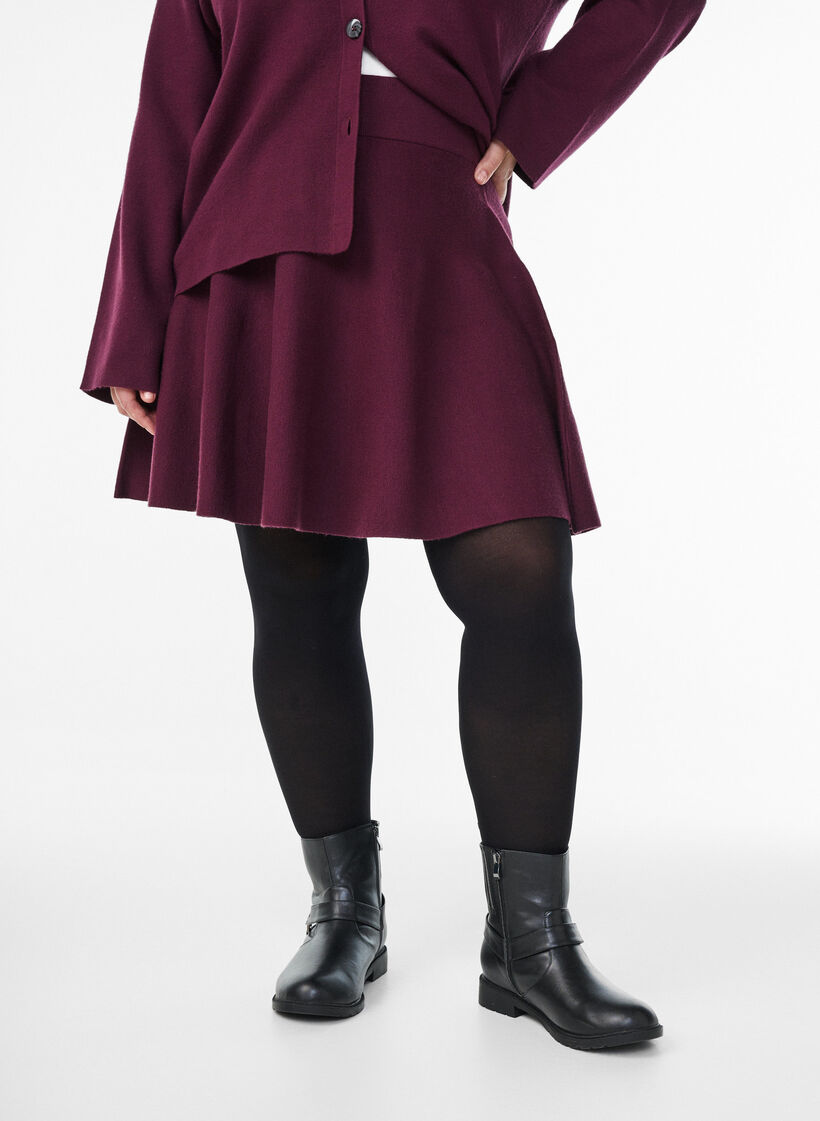 Short knitted A-line skirt, Dark Bordeaux, Model
