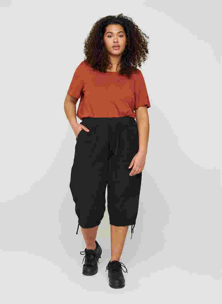 Loose cropped trousers in cotton, Black, Model image number 1