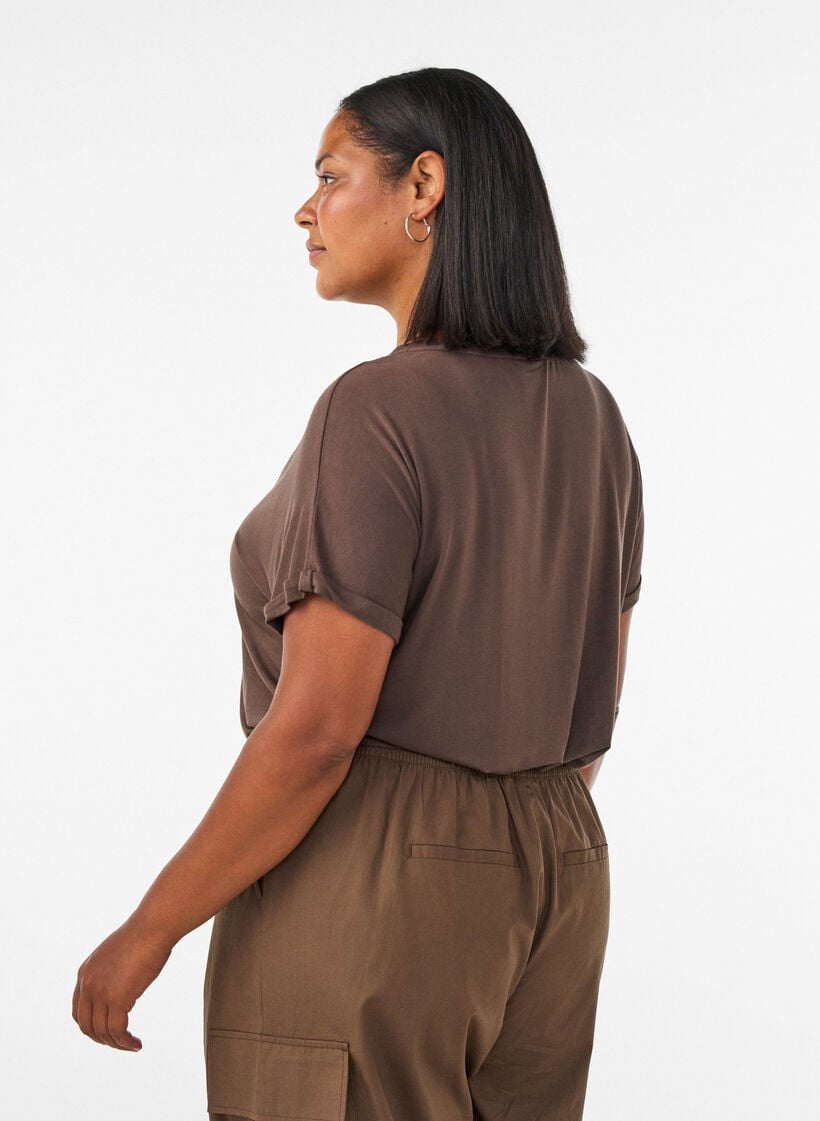 Basic V-neck T-shirt in viscose, Brown, Model image number 2