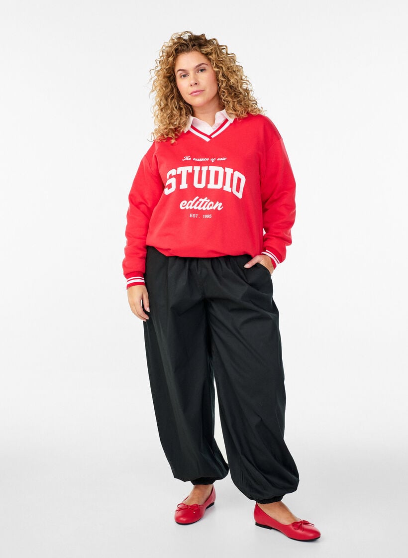 Balloon trousers with pockets and an elasticated waistband, Black, Model image number 1