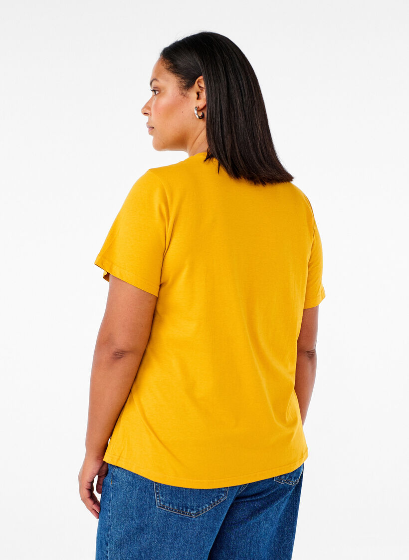 Basic cotton T-shirt with round neck, Yellow, Model image number 2