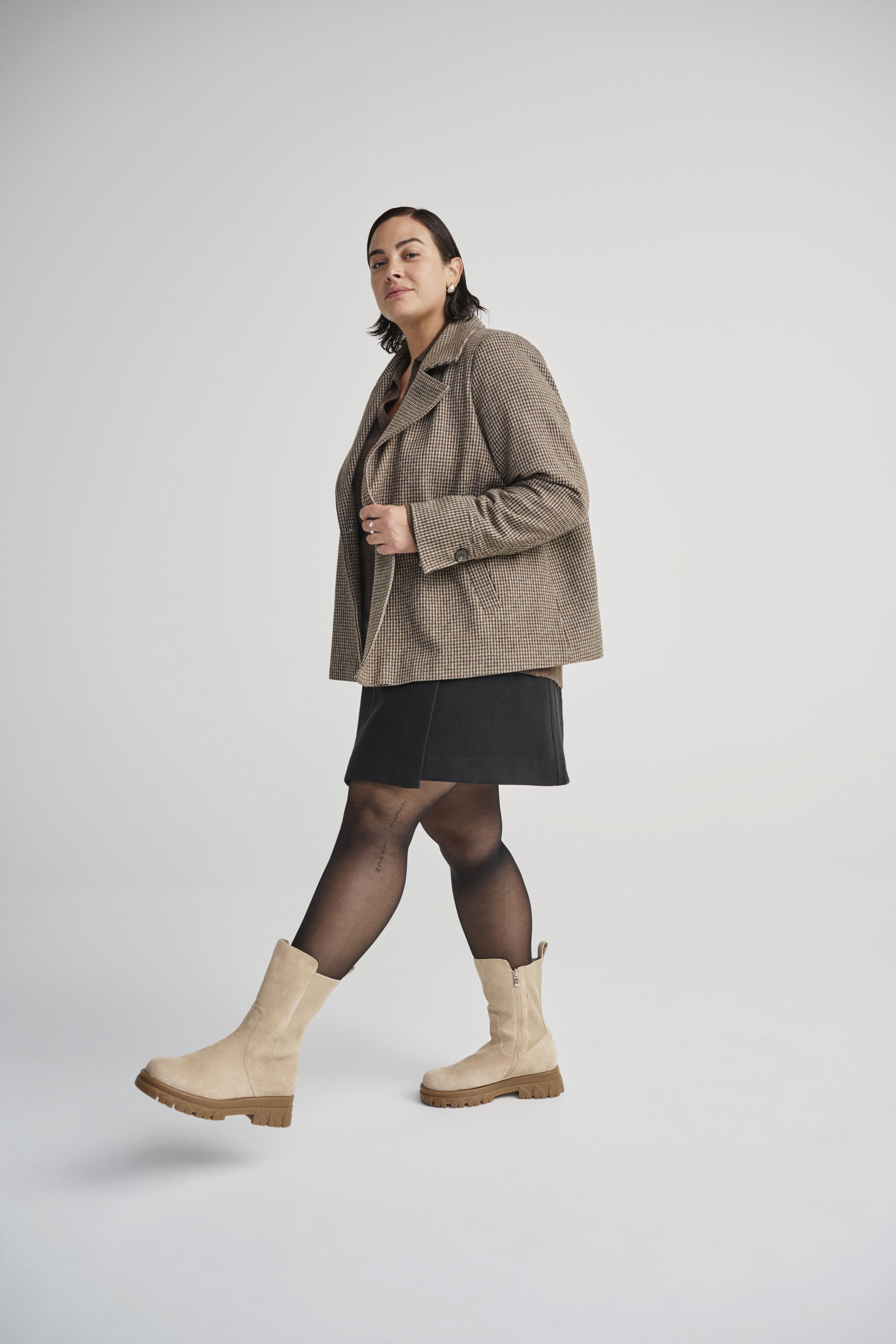 Zizzifashion Faux suede boot, , Model