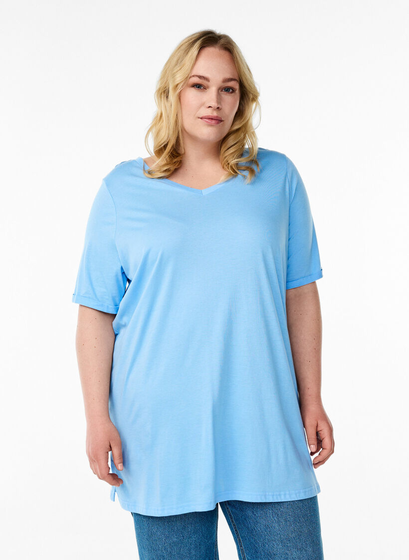 Single colour oversized t-shirt with v-neck, Light Blue, Model image number 0
