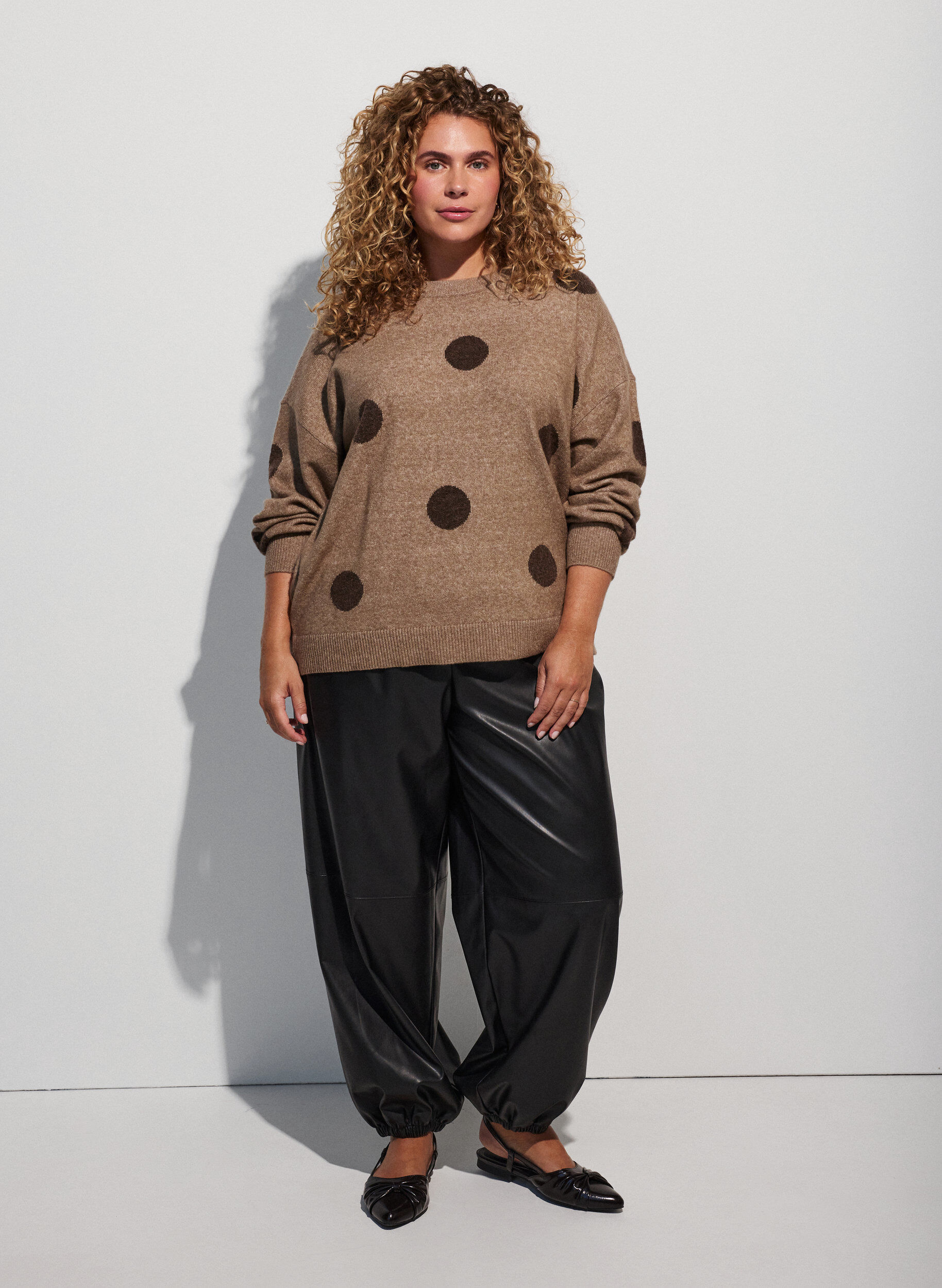ZizzifashionKnitted blouse with a dotted pattern, Brown, Model image number 1