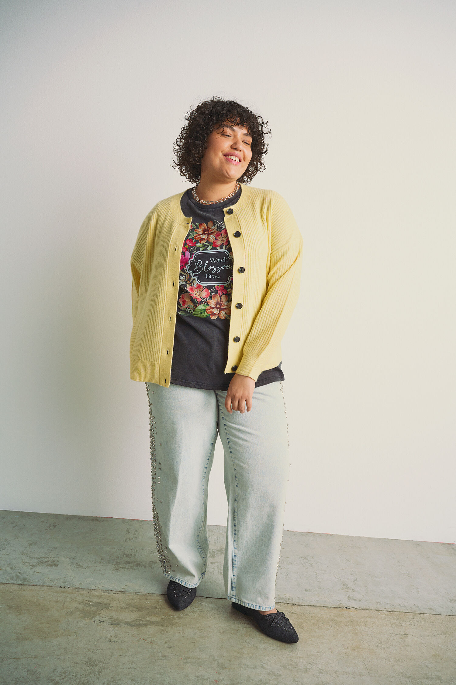 Cardigan in shades of yellow, , Model