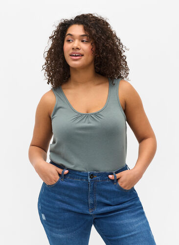 Plain-coloured cotton top, Balsam Green Solid, Model image number 0