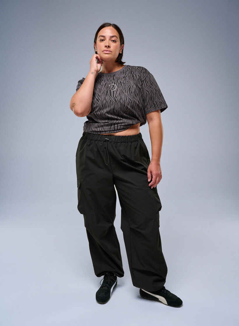 Trackpants with cargo pockets, Black, Image image number 0