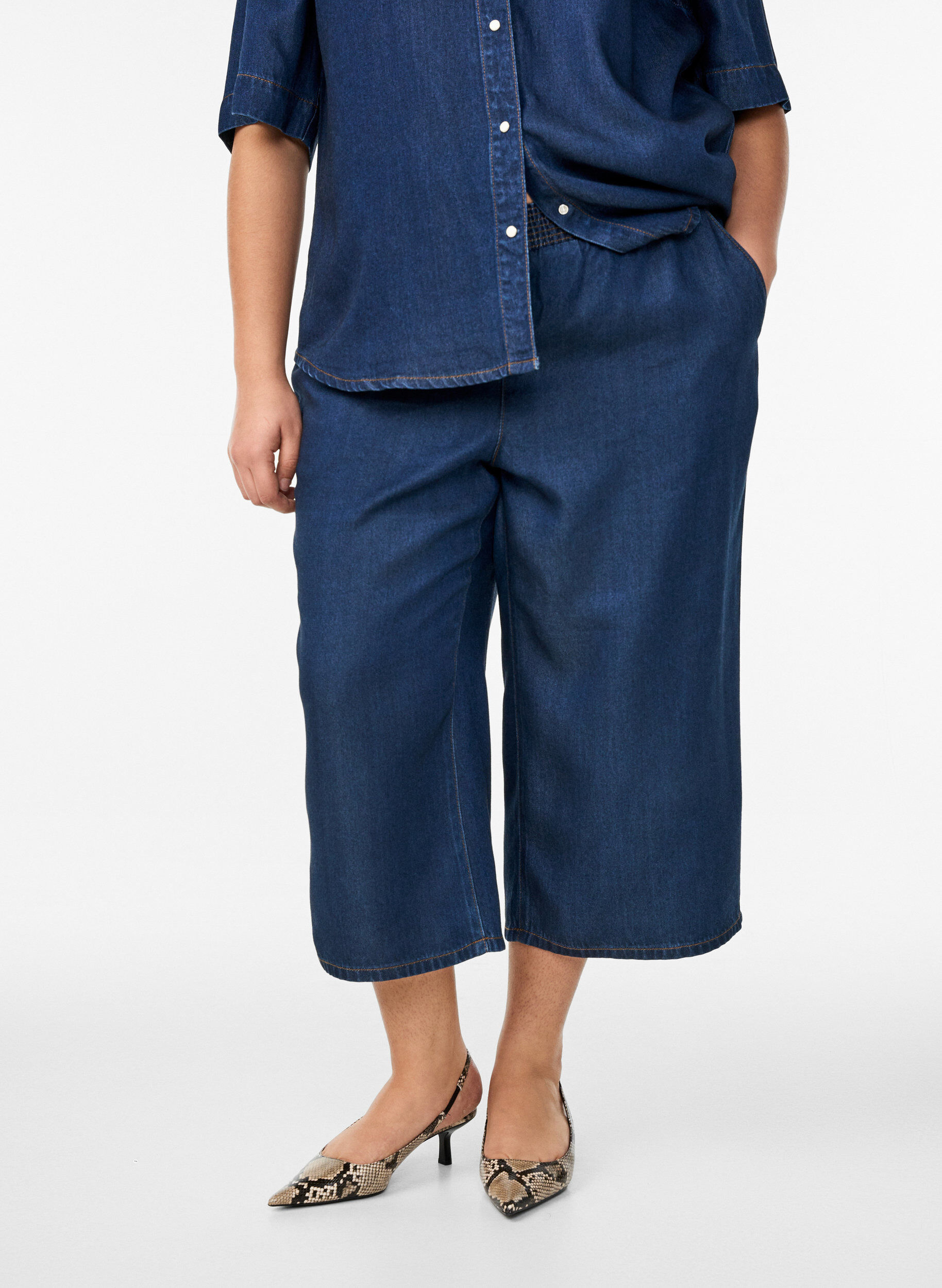 Zizzifashion Lyocell culotte trousers with wide legs and denim look, Blue, Model image number 2