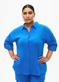 Shirt with cotton muslin collar, Victoria blue, Model