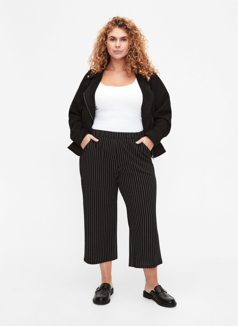 Loose trousers with 7/8 length, Black, Model image number 0