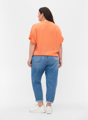 Mille mom-fit jeans with colour-blocking, Blue Denim Comb, Model image number 1