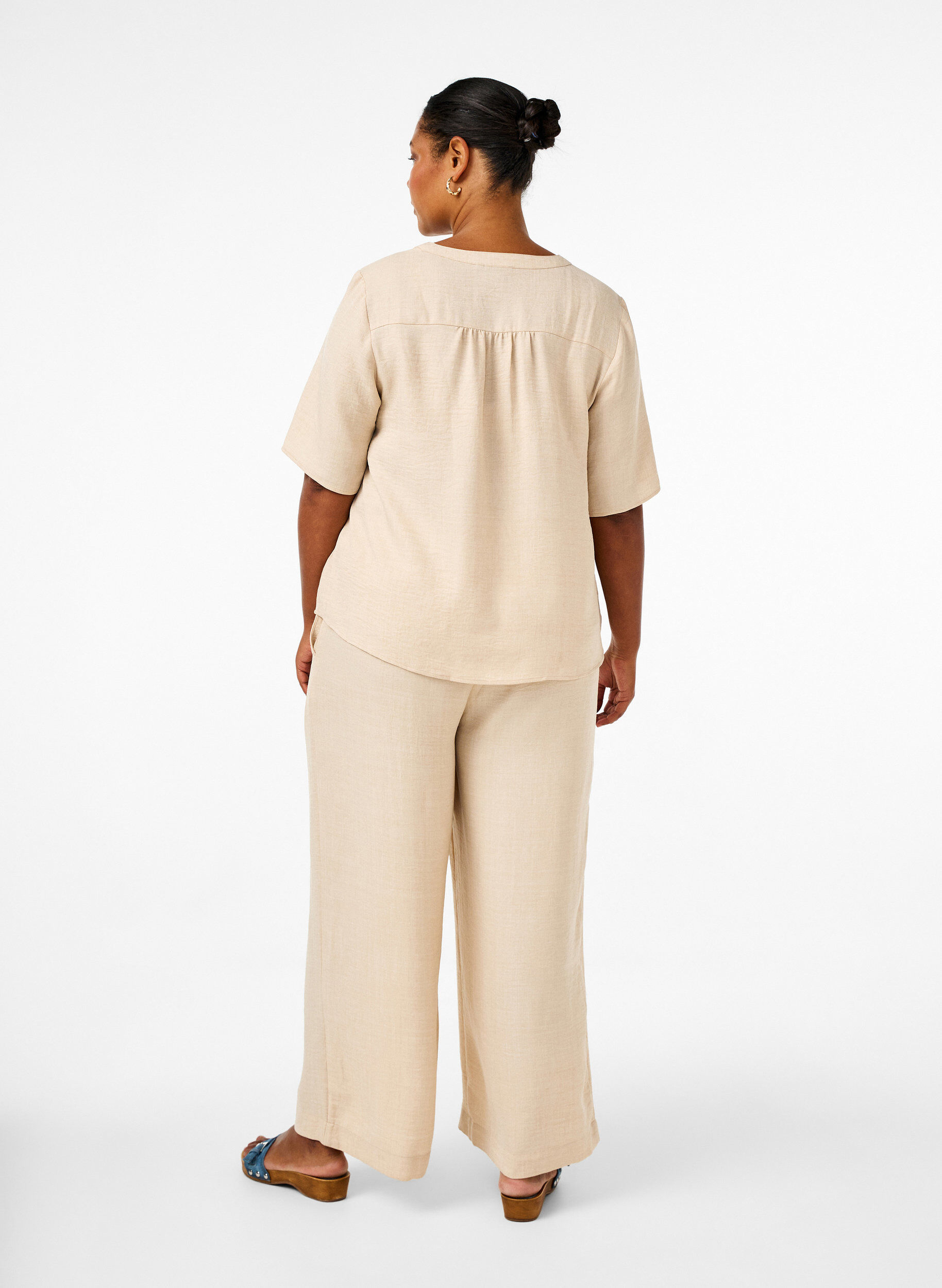 Zizzifashion Loose trousers with elasticated waistband and pockets, Beige, Model image number 1