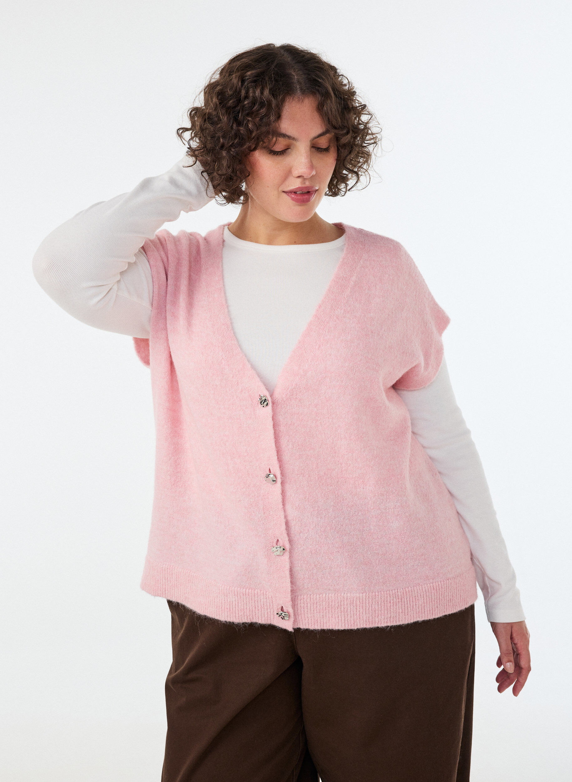 Knitted vest with V-neck and decorative buttons, Pink, Model