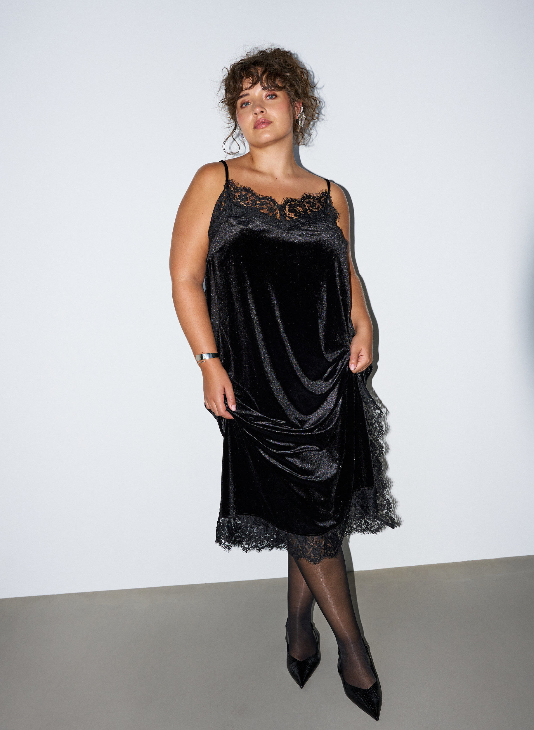 ZizzifashionVelvet dress with lace and side slit, Black, Model image number 0