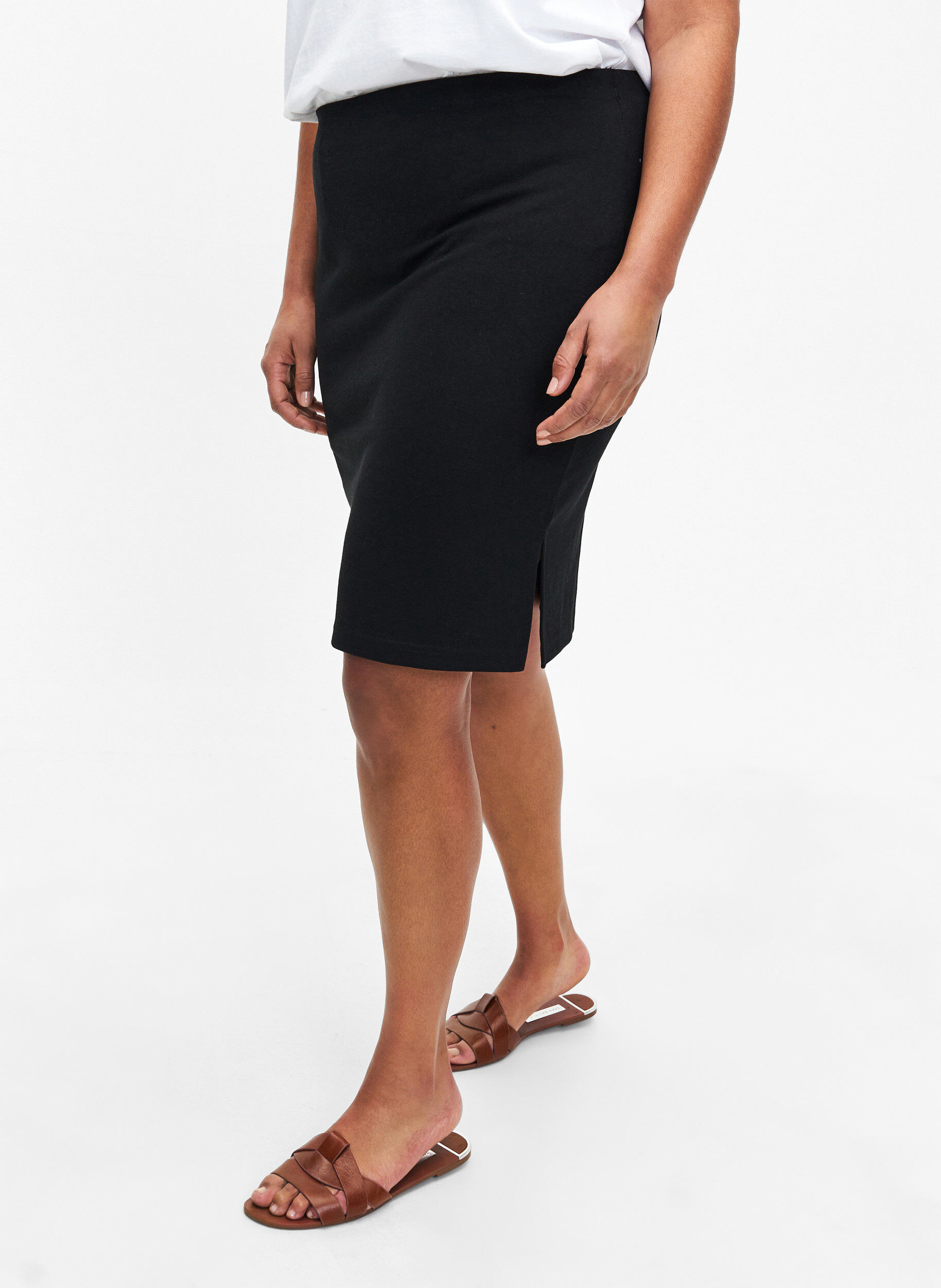 Zizzifashion Tight-fitting viscose skirt with slit, Black, Model image number 2