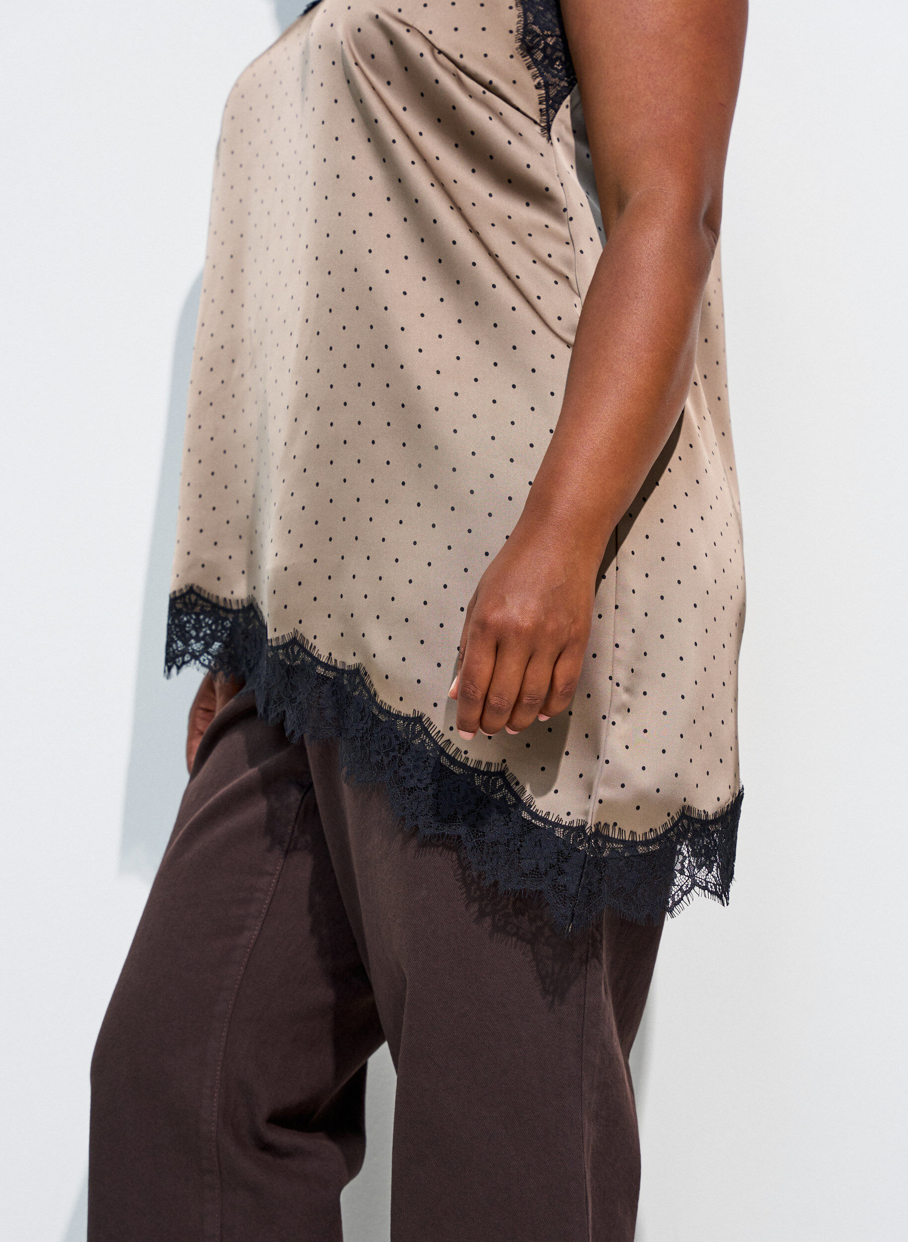 ZizzifashionStrappy top with lace and an asymmetrical hem, Beige, Model image number 3