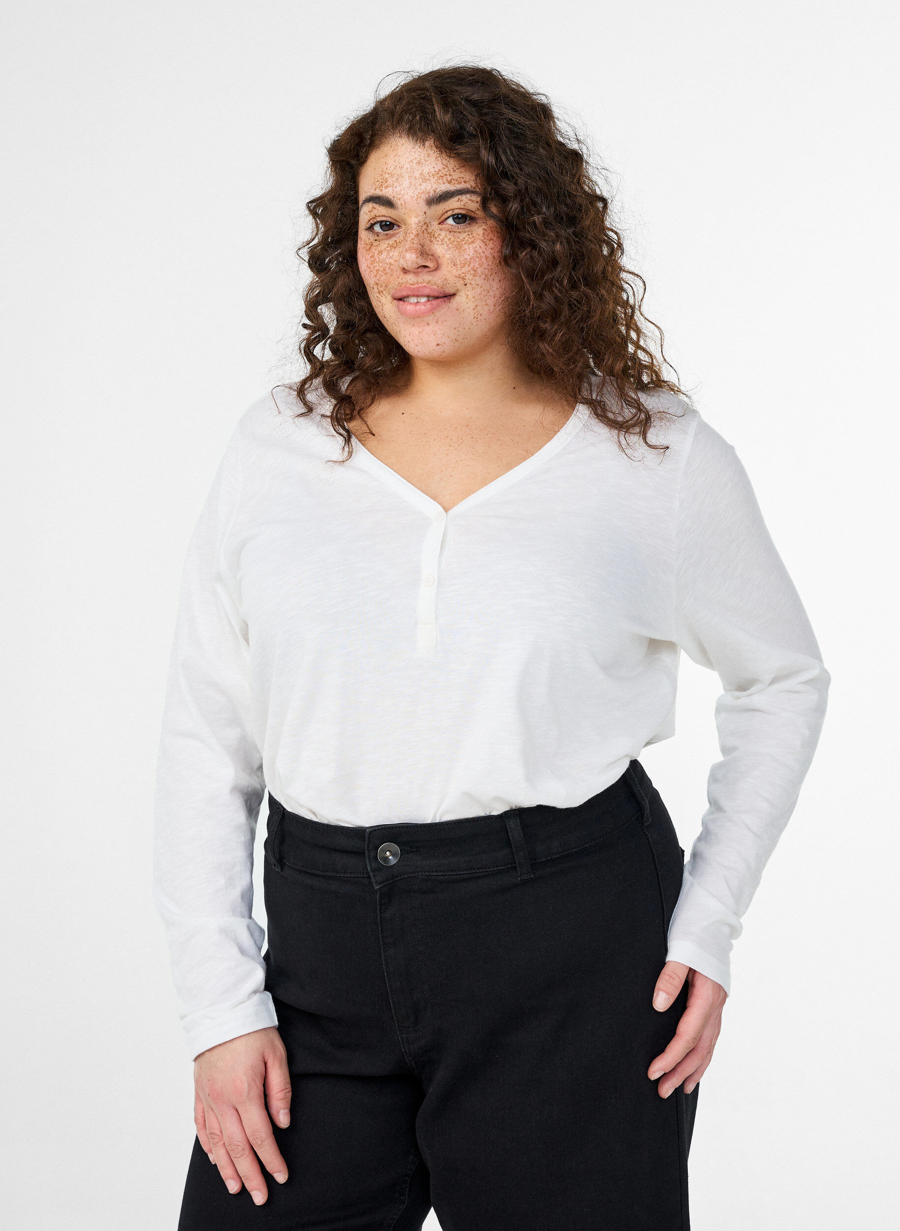 Long-sleeved t-shirt with V-neck and buttons, White, Model