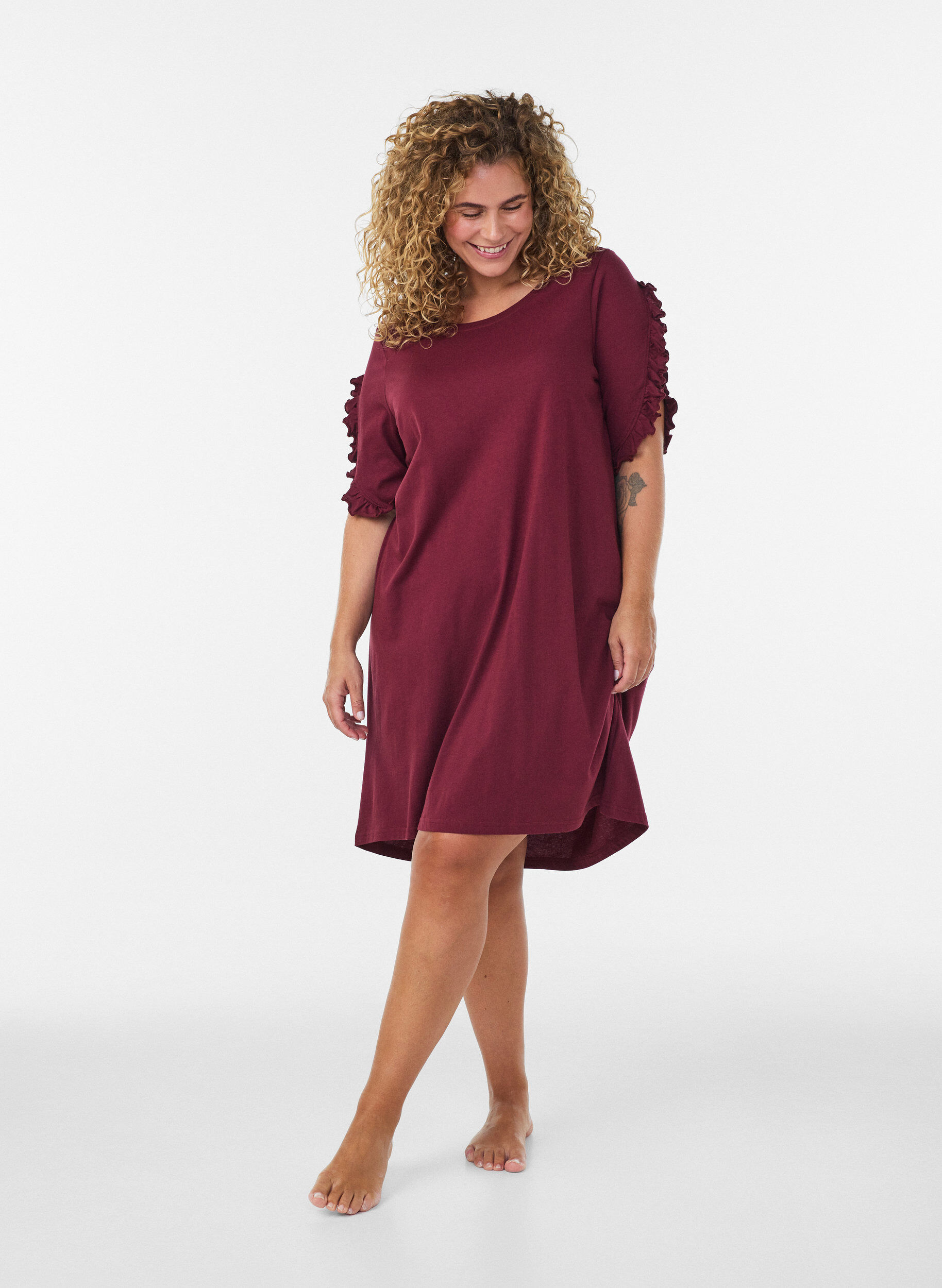 ZizzifashionNightgown in organic cotton with ruffle sleeves, Red, Model image number 1