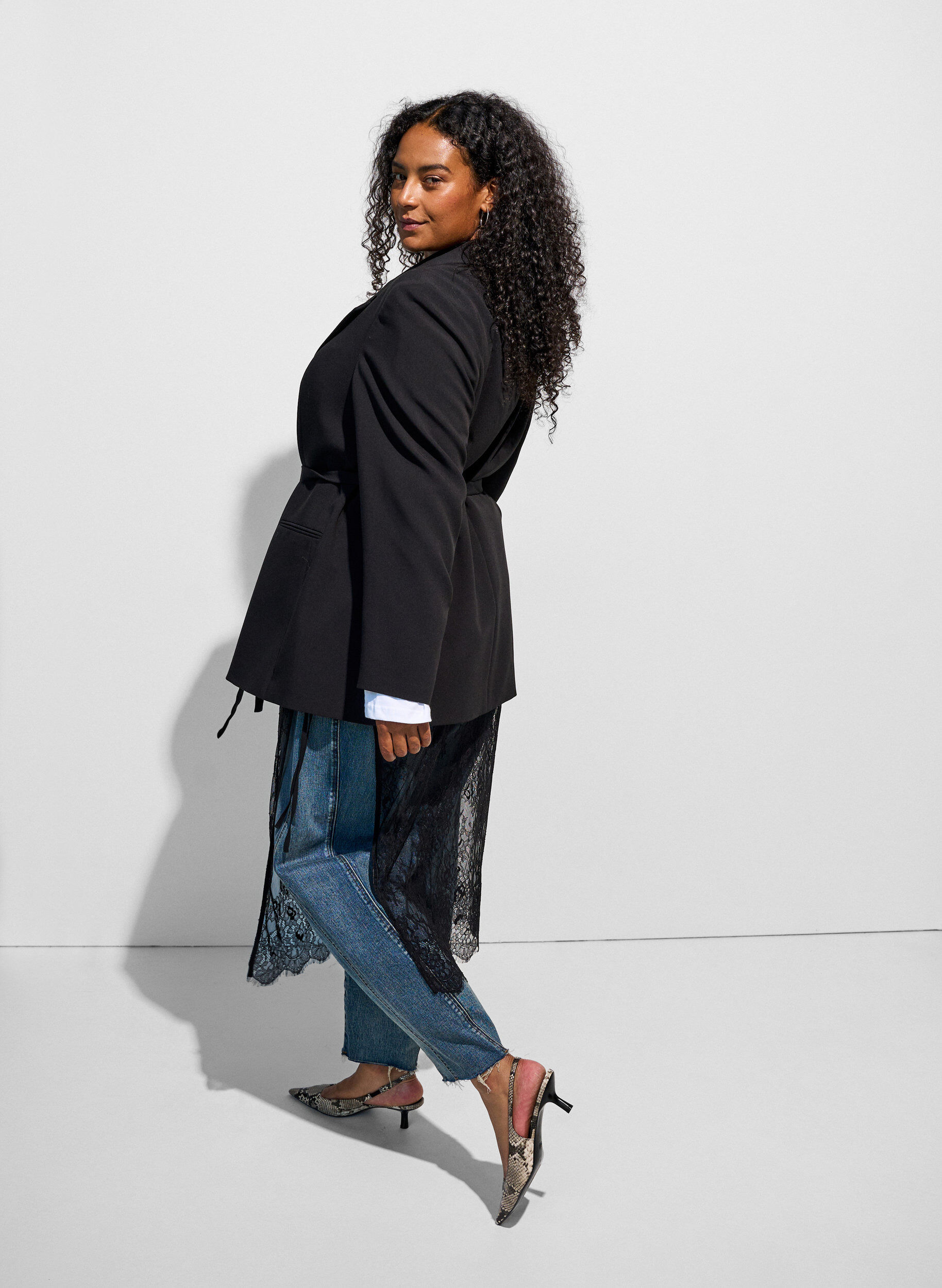 ZizzifashionBlazer with detachable tie belt, Black, Model image number 2