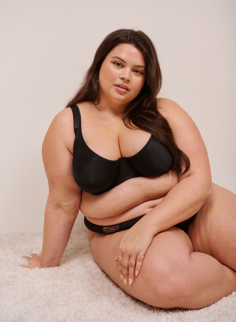 High support bra with moulded cups, Black, Image image number 0