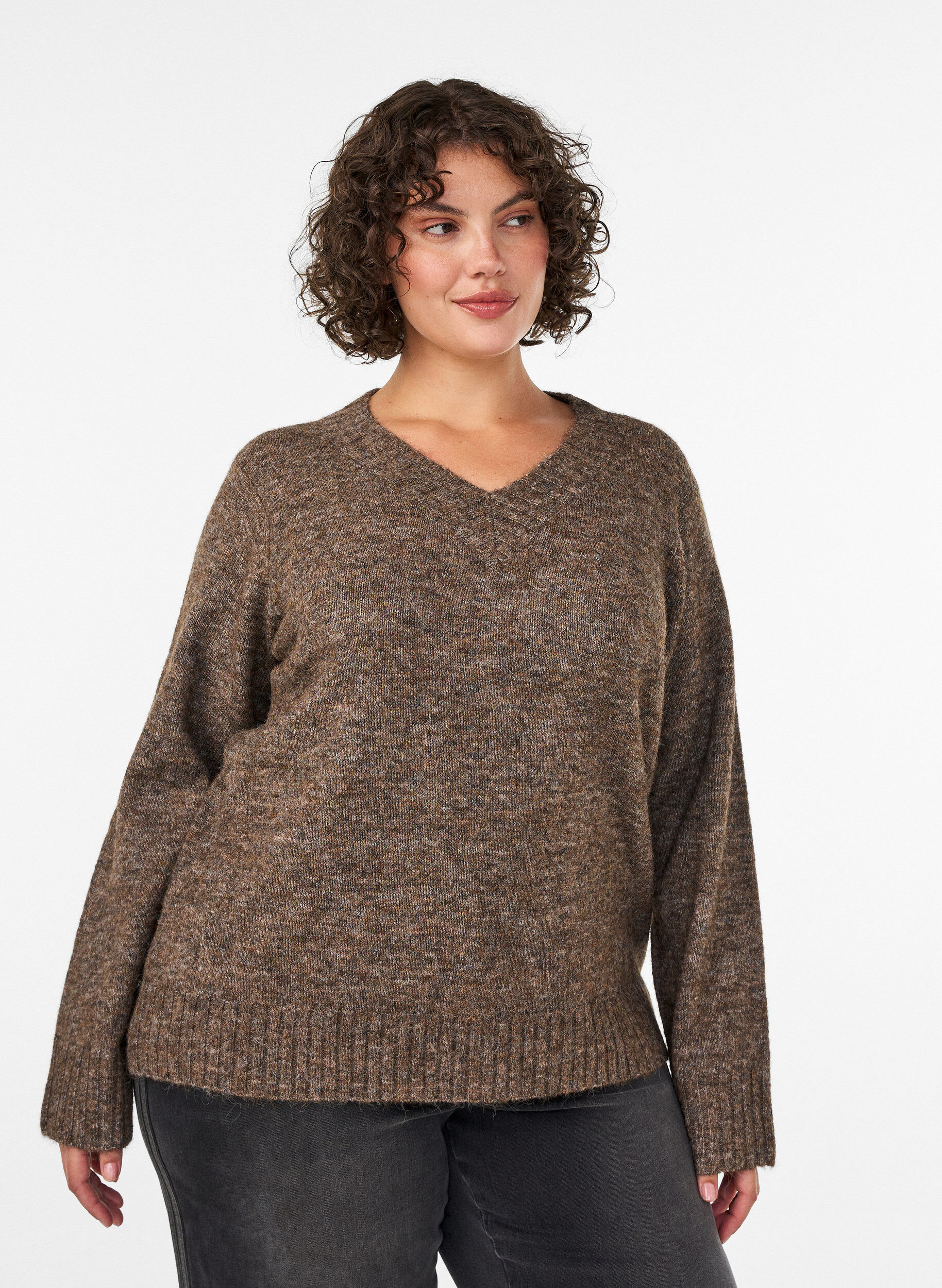 V-neck jumper, Brown, Model