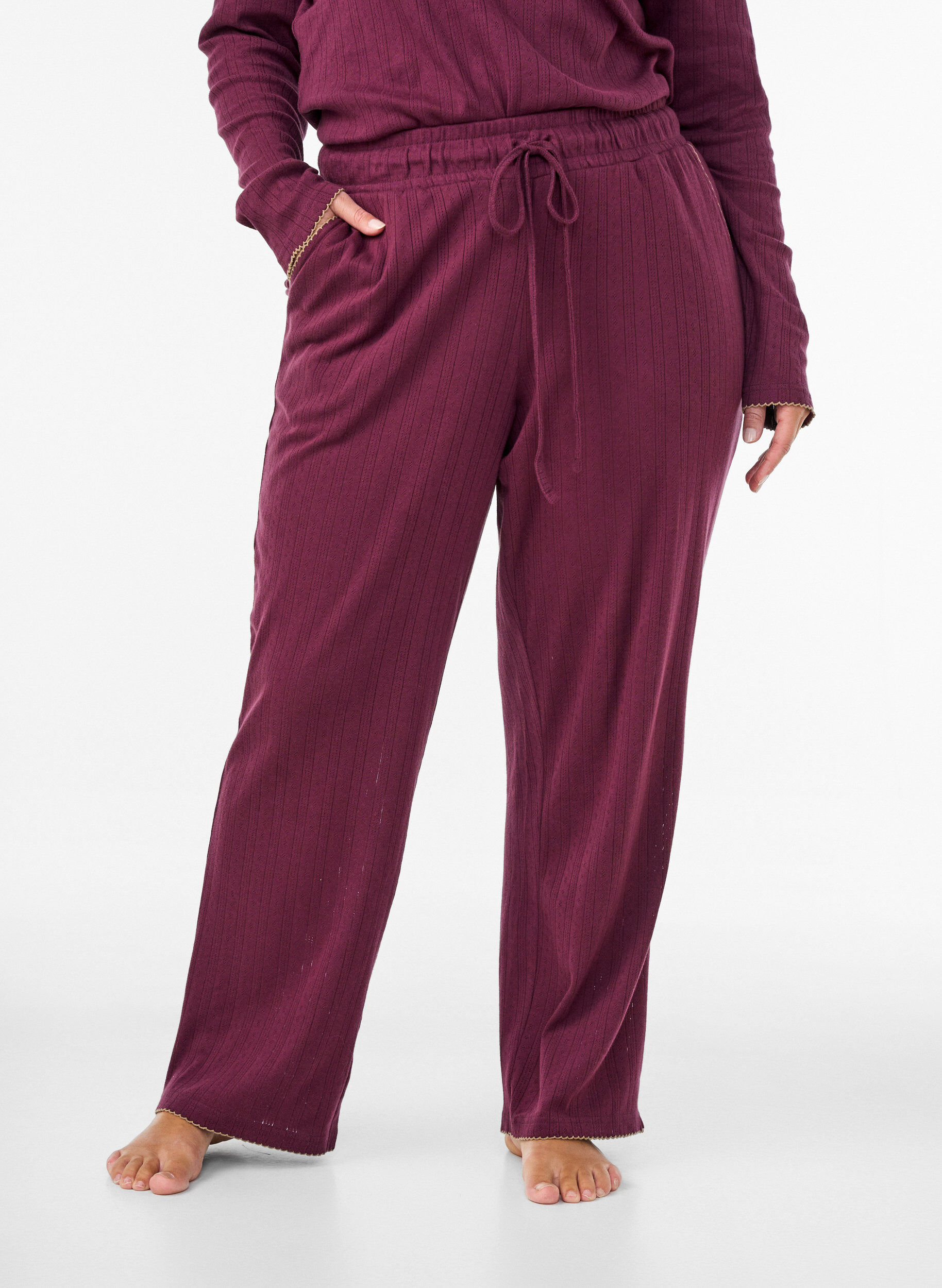 ZizzifashionOrganic cotton pyjama bottoms with eyelet embroidery, Dark Bordeaux, Model image number 2