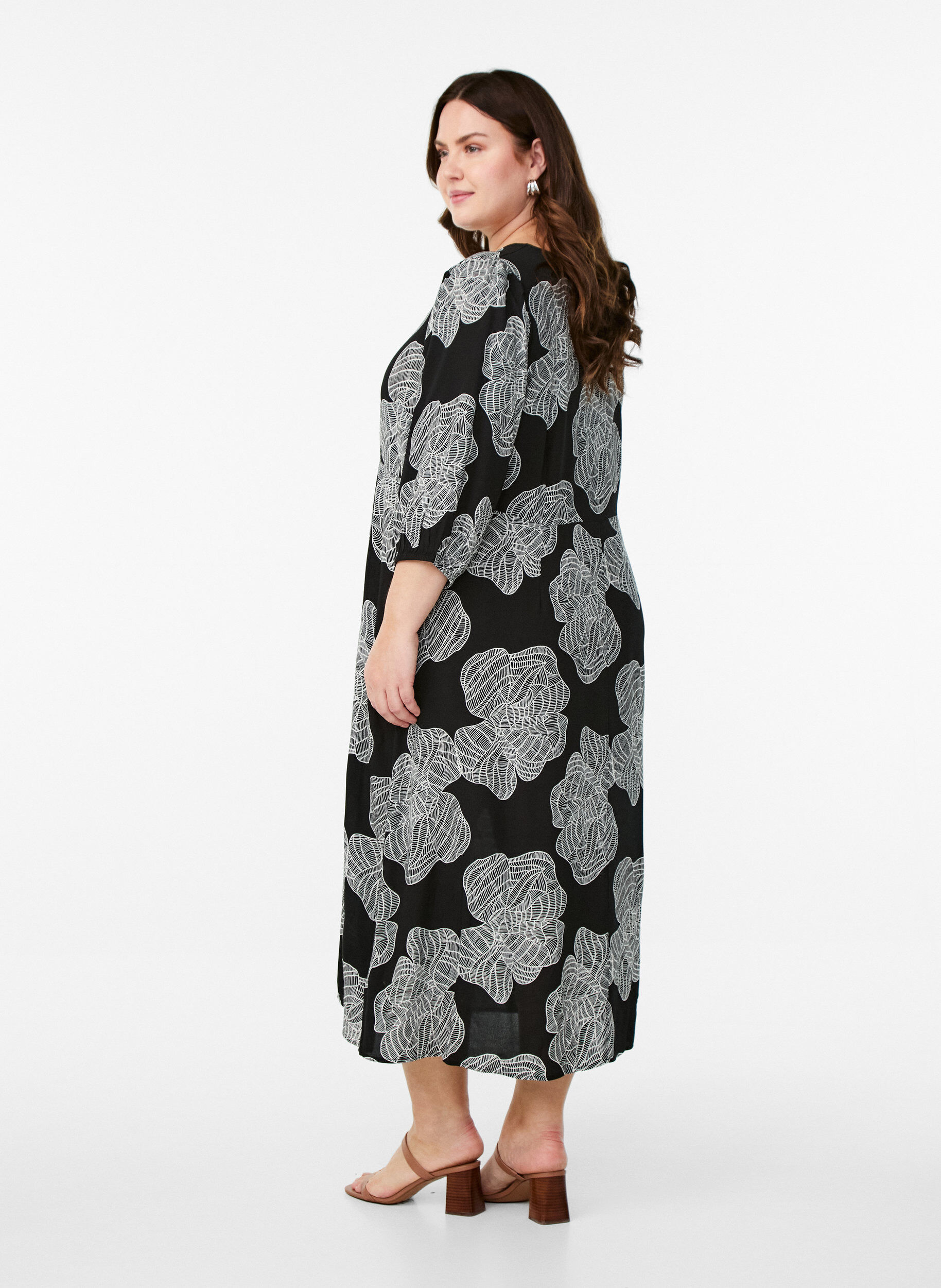 Zizzifashion Midi dress with floral print and 3/4 sleeves, Black, Model image number 2
