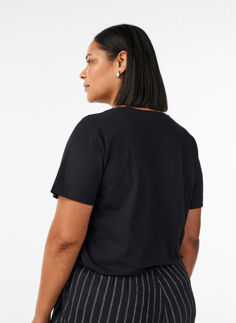 T-shirt with motif, Black, Model image number 2