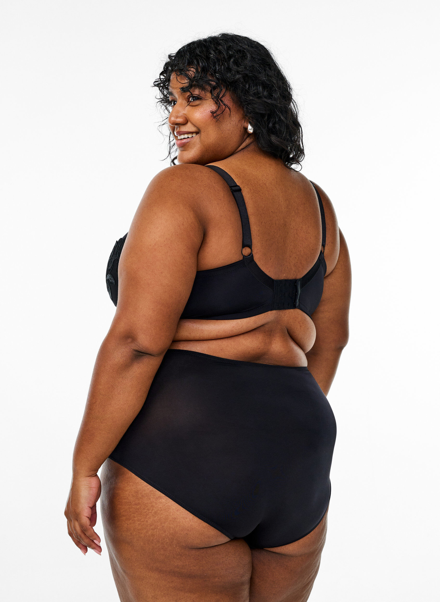 Zizzifashion Padded bra with embroidered floral detail, Black, Model image number 1