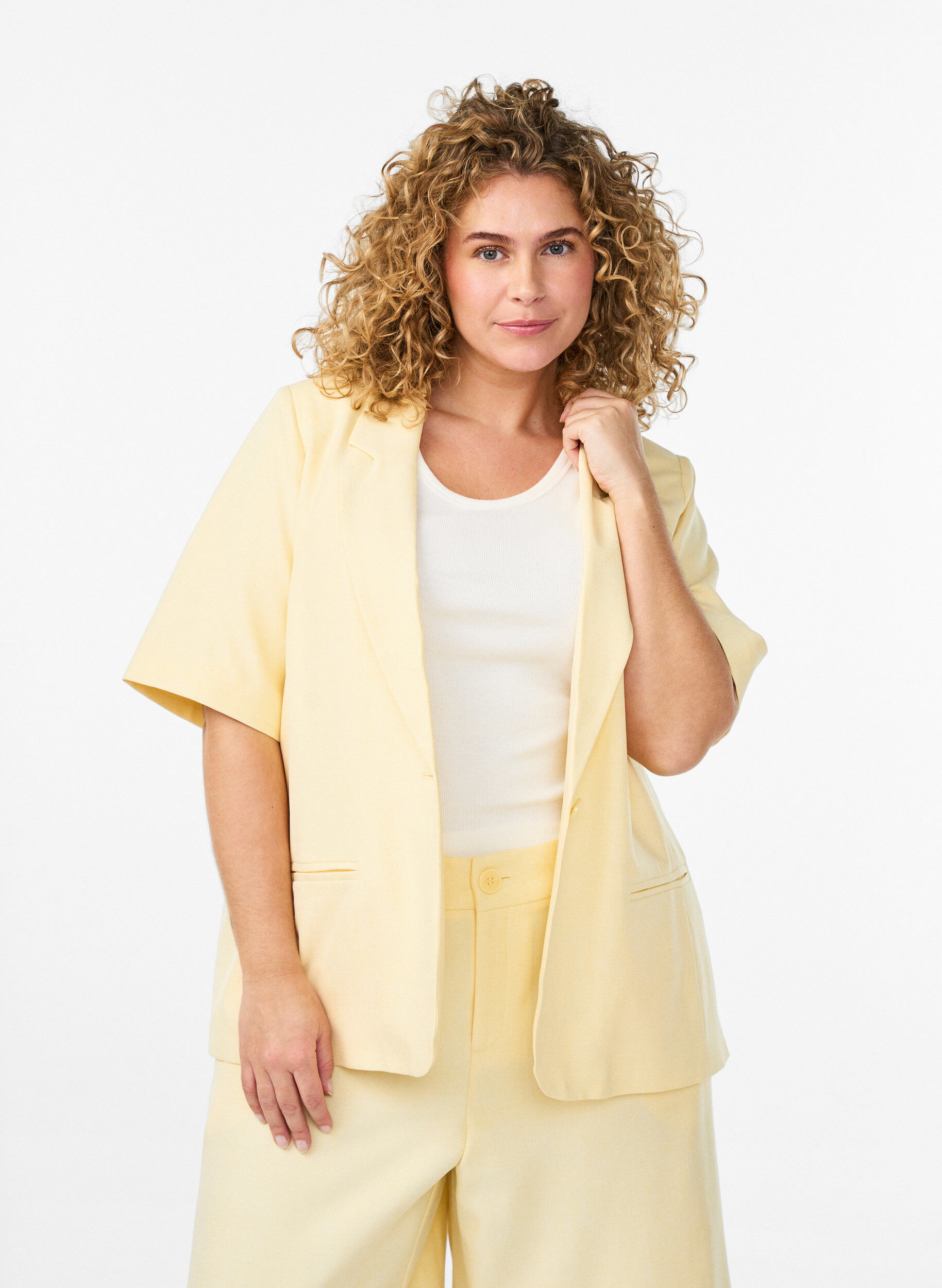 Blazer with short sleeves and lapels, Yellow, Model
