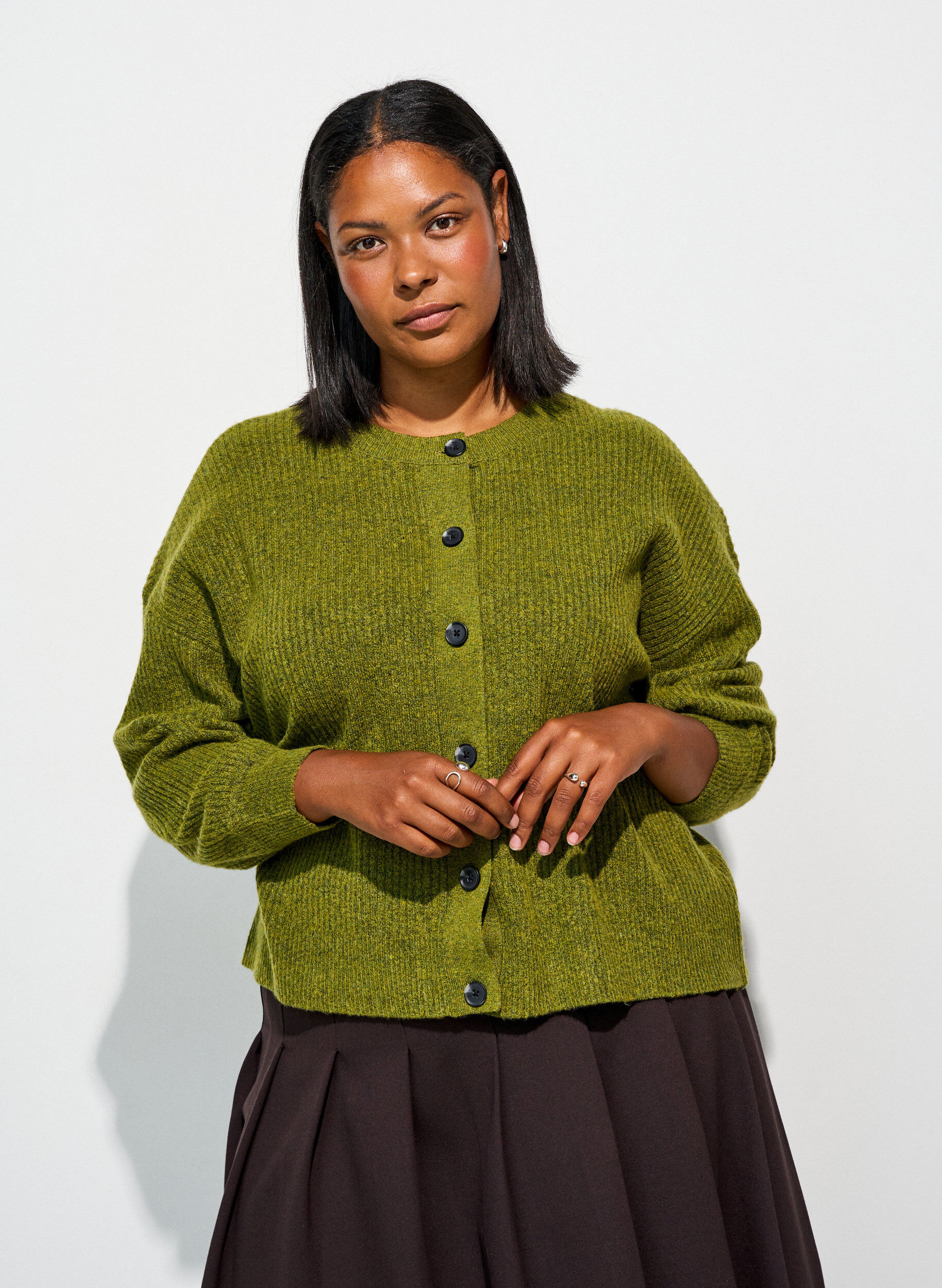 Rib knit cardigan with buttons, Green, Model