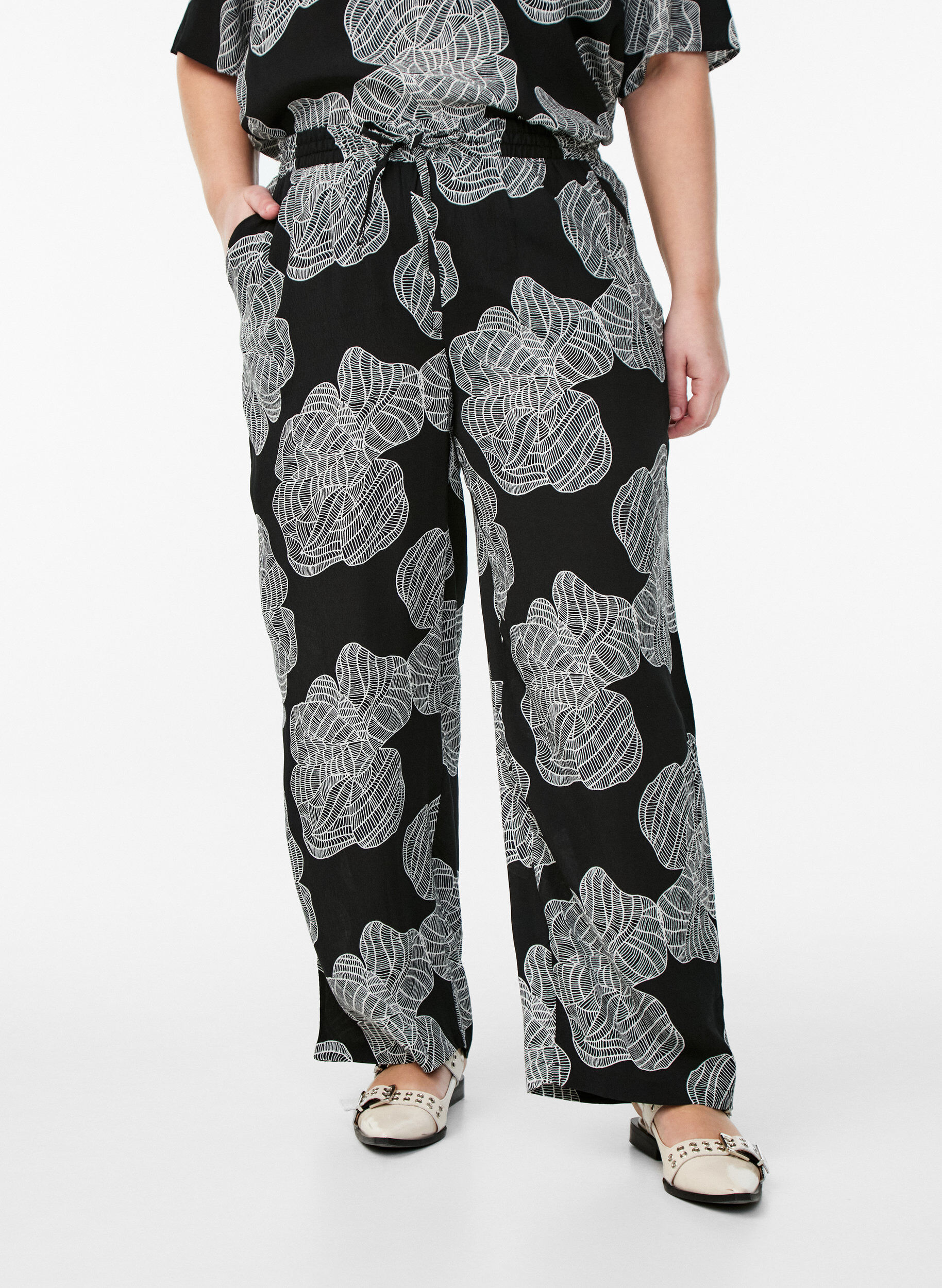 Zizzifashion Loose viscose pants with print, Black, Model image number 2