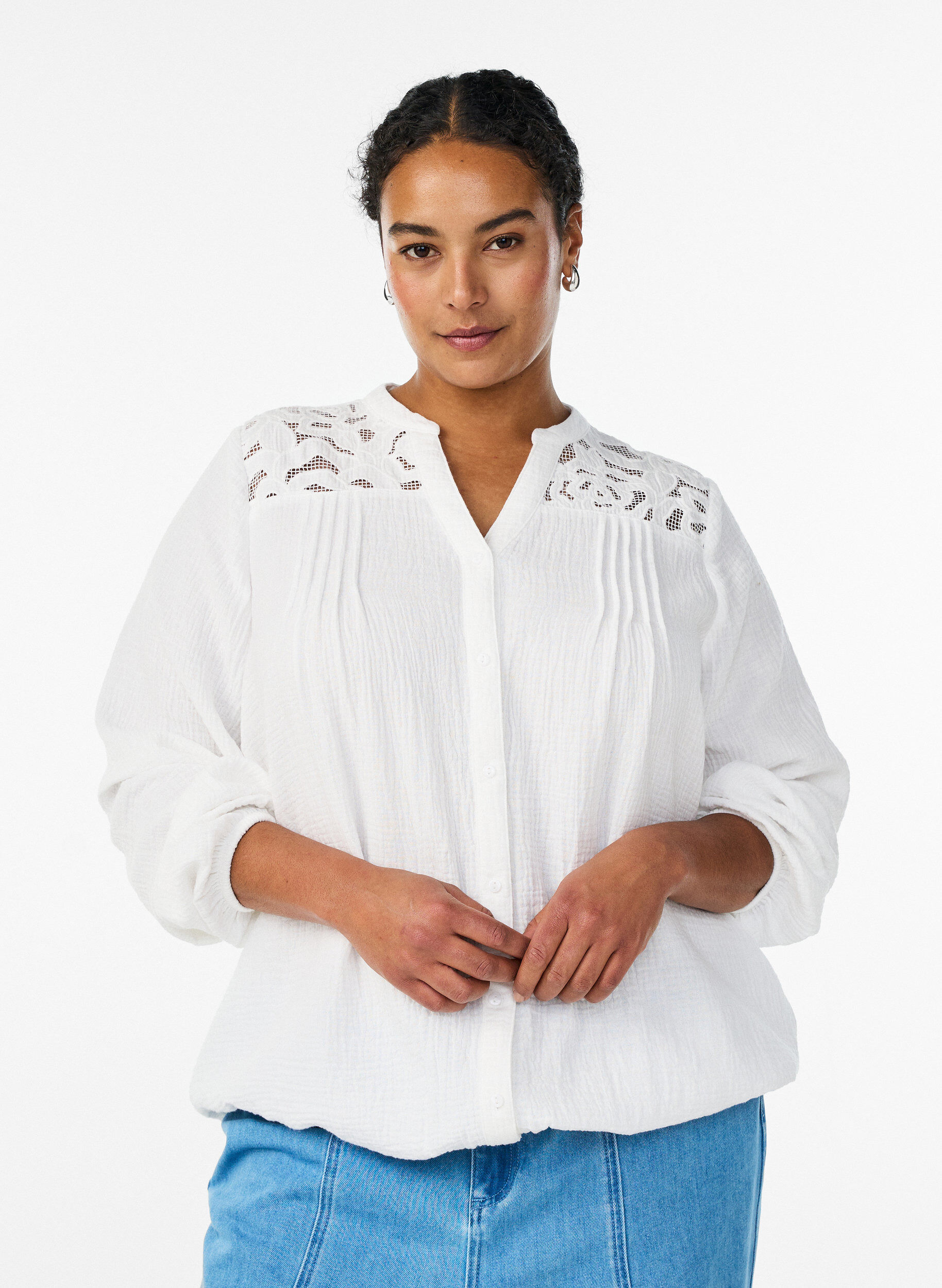 Cotton muslin blouse with embroidered details, White, Model