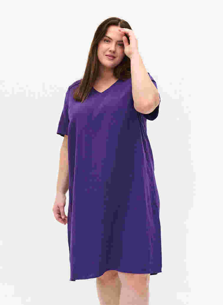 Short-sleeved cotton dress with lace details, Violet Indigo, Model