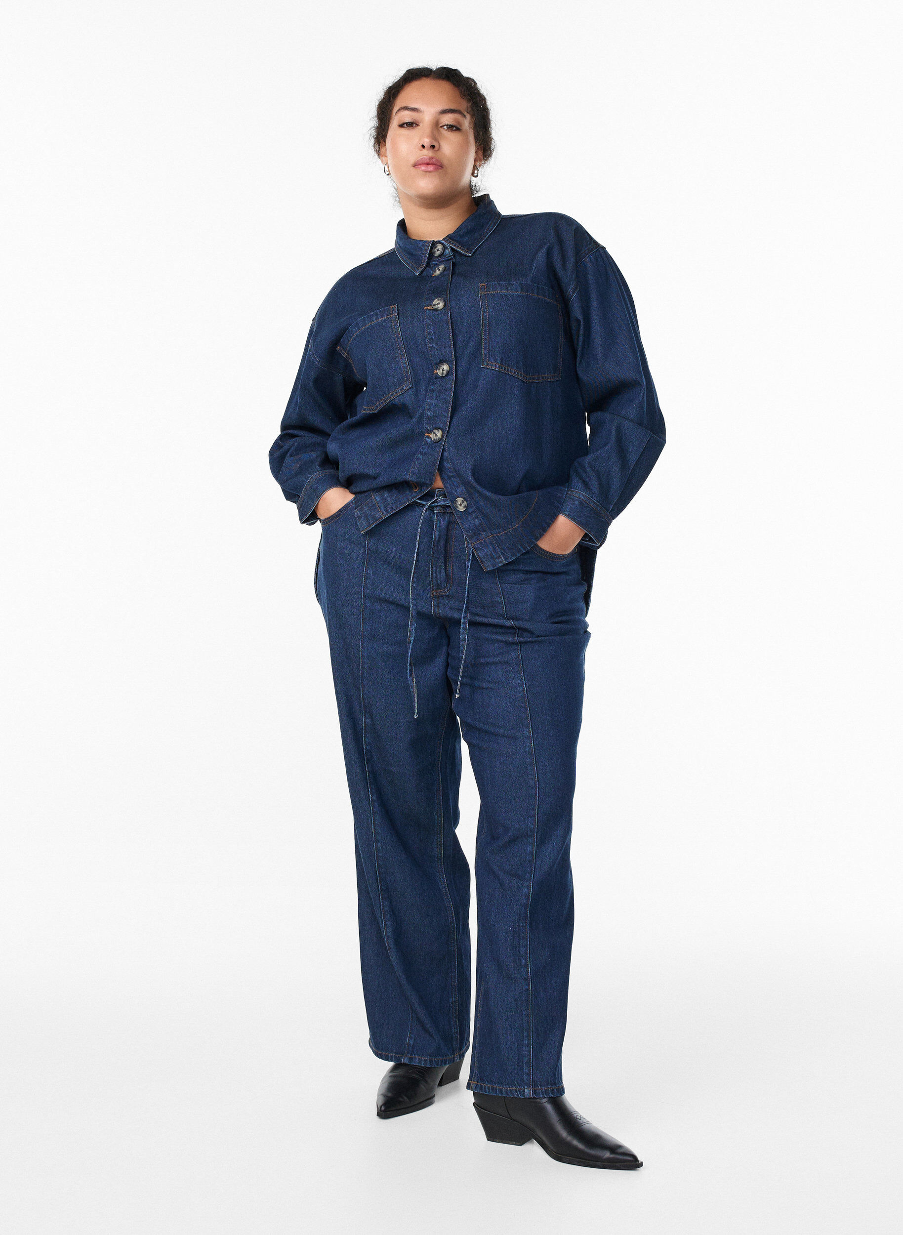 Wide leg jeans with tie belt and high waist, Blue, Model