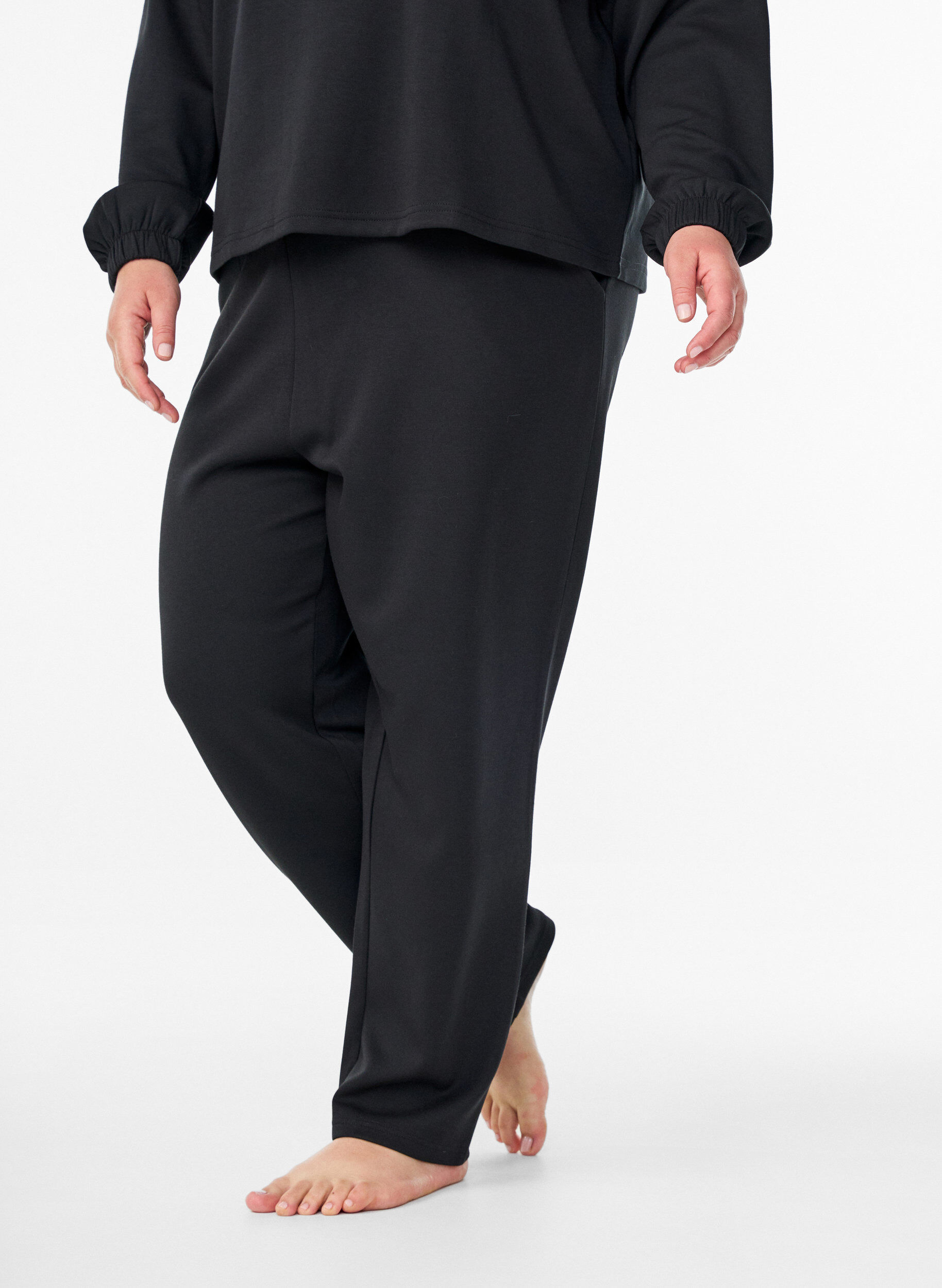 Zizzifashion Loose trousers in modal mix, Black, Model image number 2