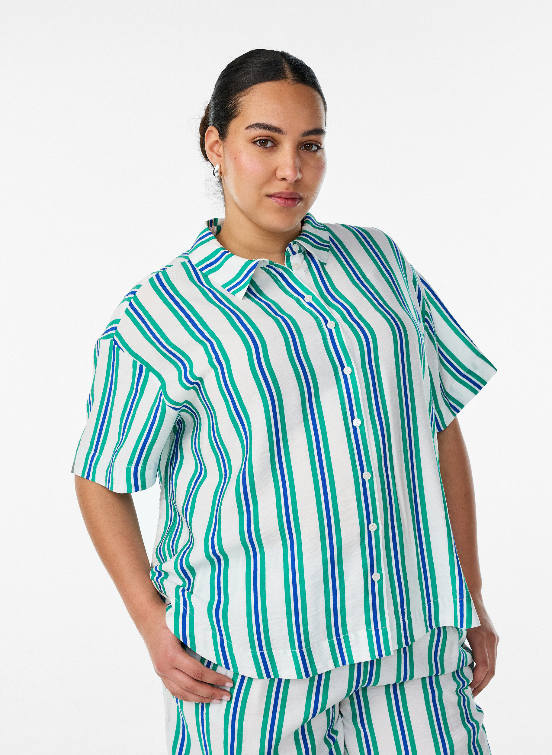 Striped viscose shirt with short sleeves, Vanilla, Model