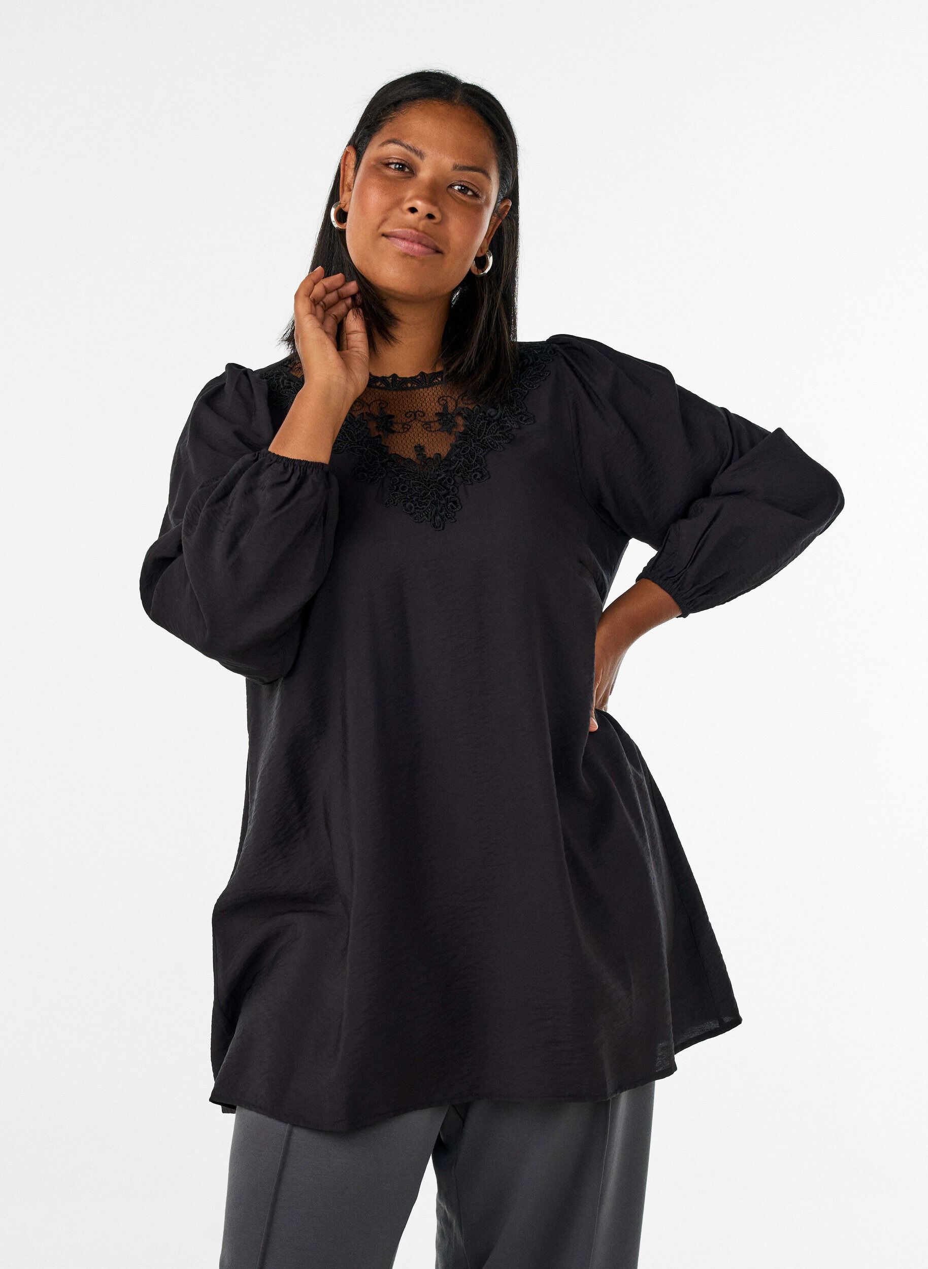Tunic in viscose with lace detail, Black, Model