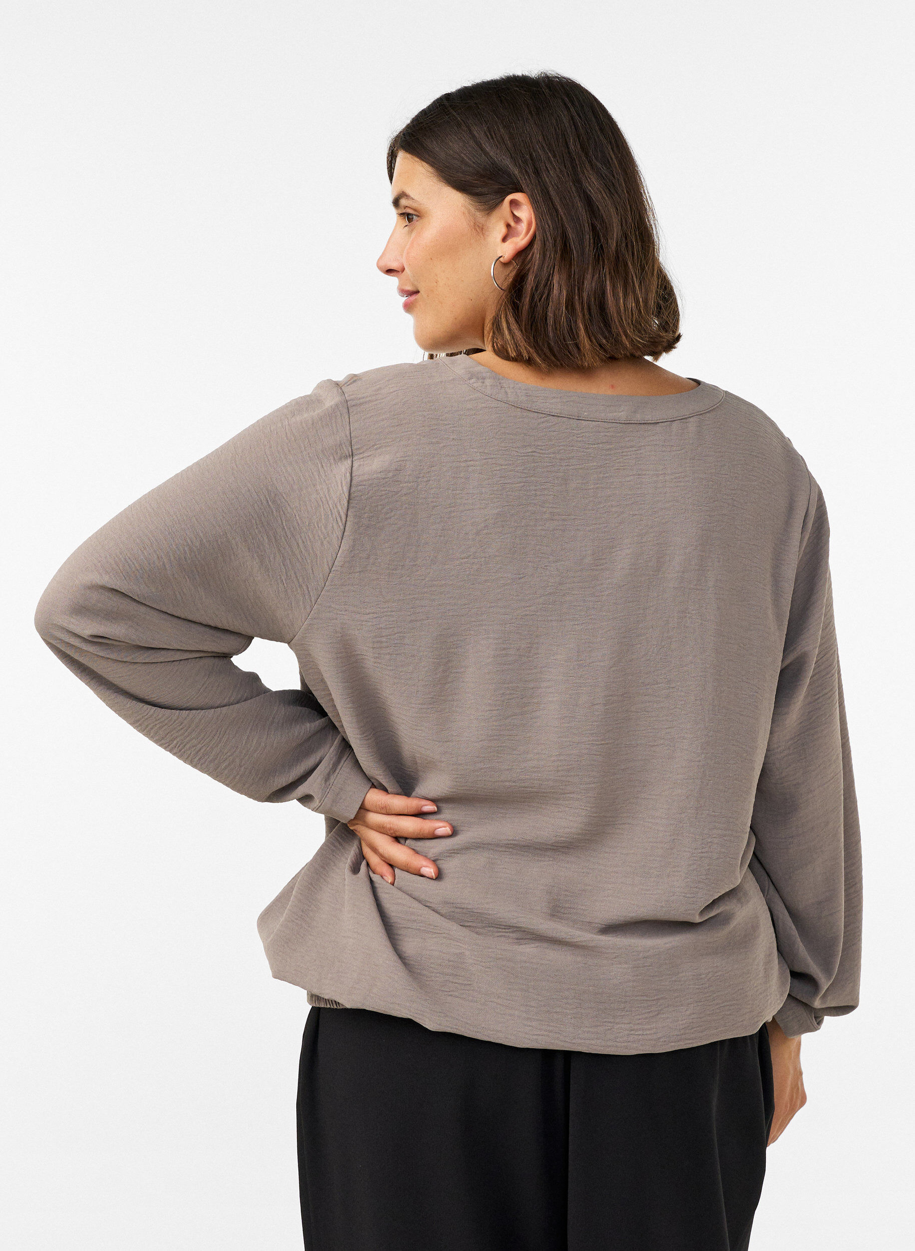 ZizzifashionBalloon silhouette blouse with V-neck, Beige, Model image number 2